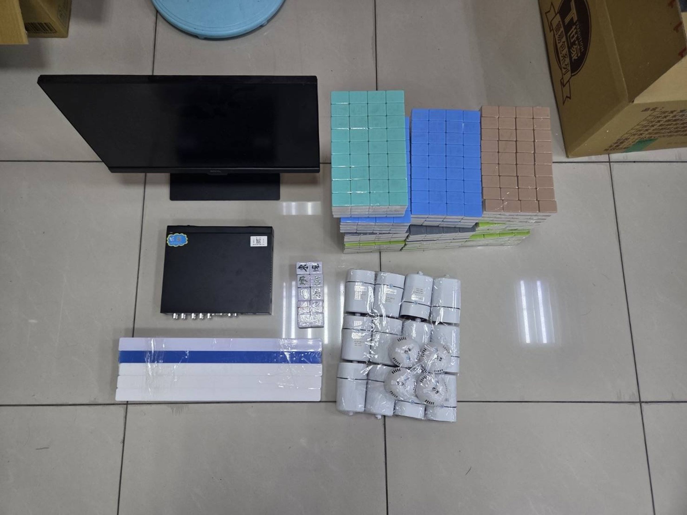 警方查扣賭具一批,將相關人依法送辦。翻攝畫面