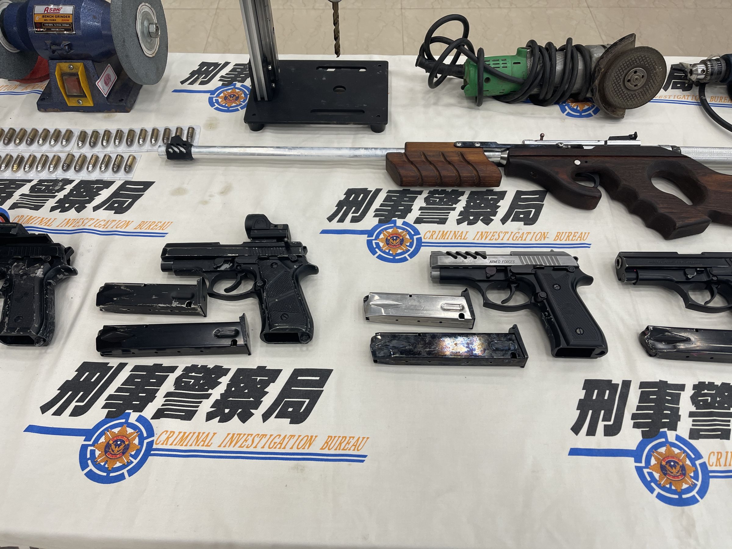 警方公布專案肅槍成果。（刑事局提供）