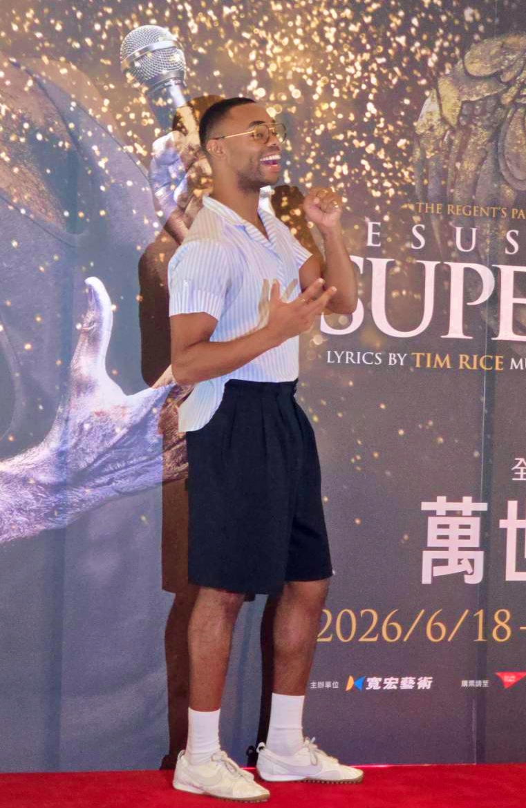 賈馮·金(Javon King)透露,上台前會聽音樂放鬆,最常播放碧昂絲歌曲,笑說絕不會聽《萬世巨星》的音樂。