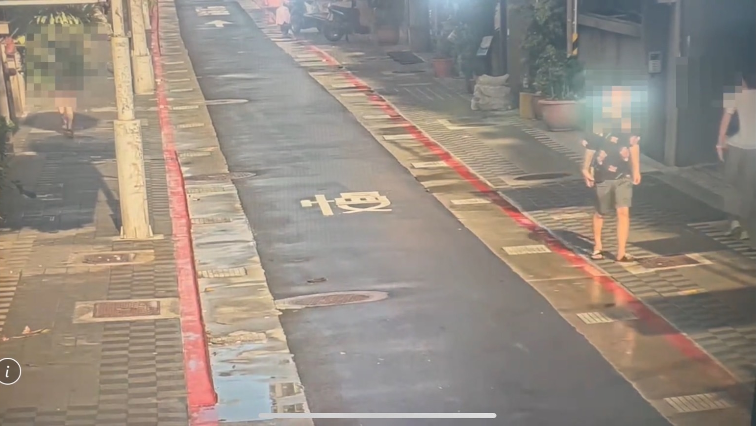 劉男疑因感情糾紛，怒持磚頭砸酒吧。（翻攝畫面）