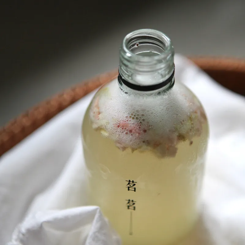 「島嶼彩虹」是陳宥希心中理想的象徵,7種本土食材構成美好的烏托邦。(450元/瓶,茗茗茶香檳提供)