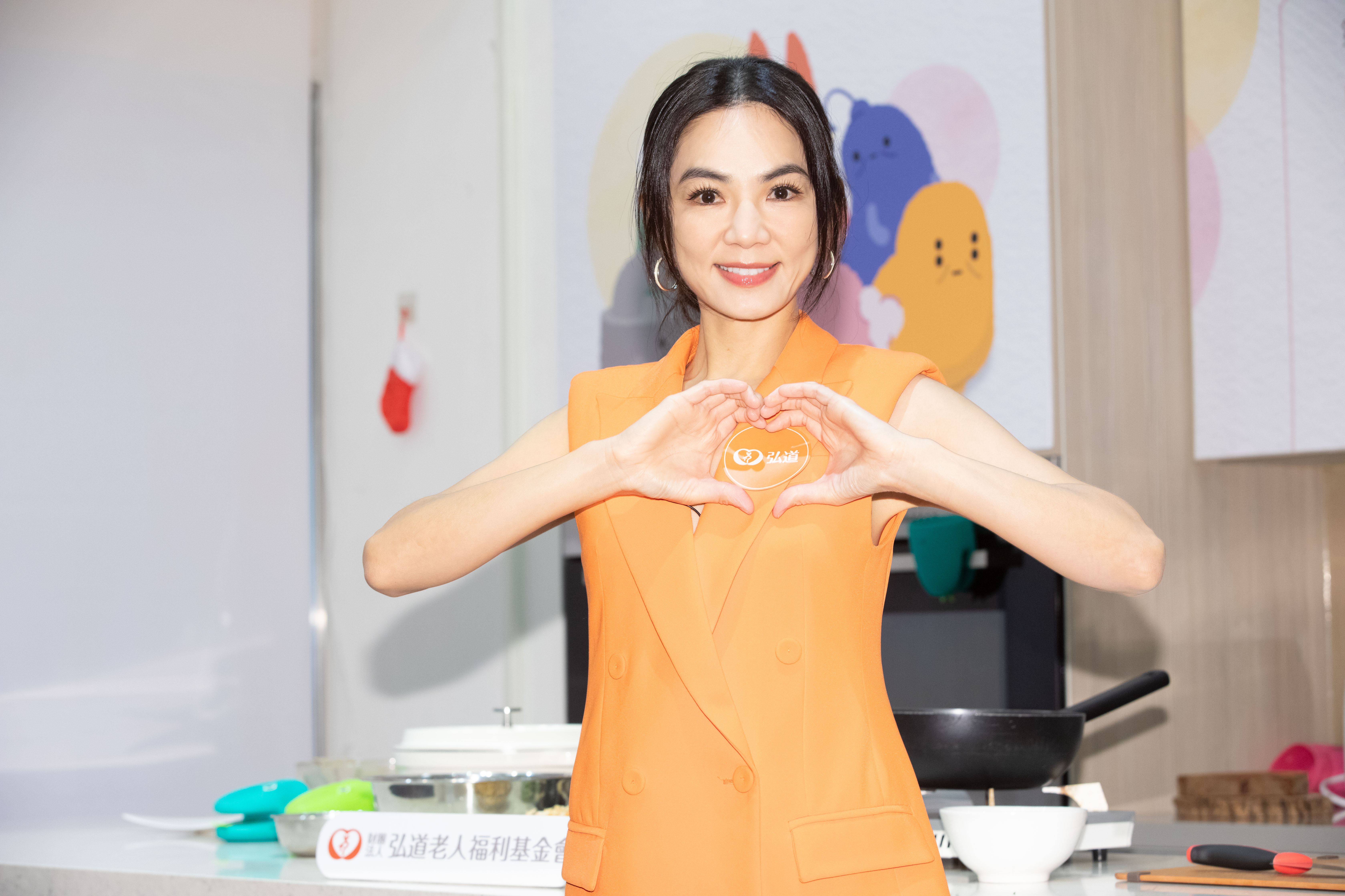Ella陳嘉樺曝跨年將和姐妹們一起度過。