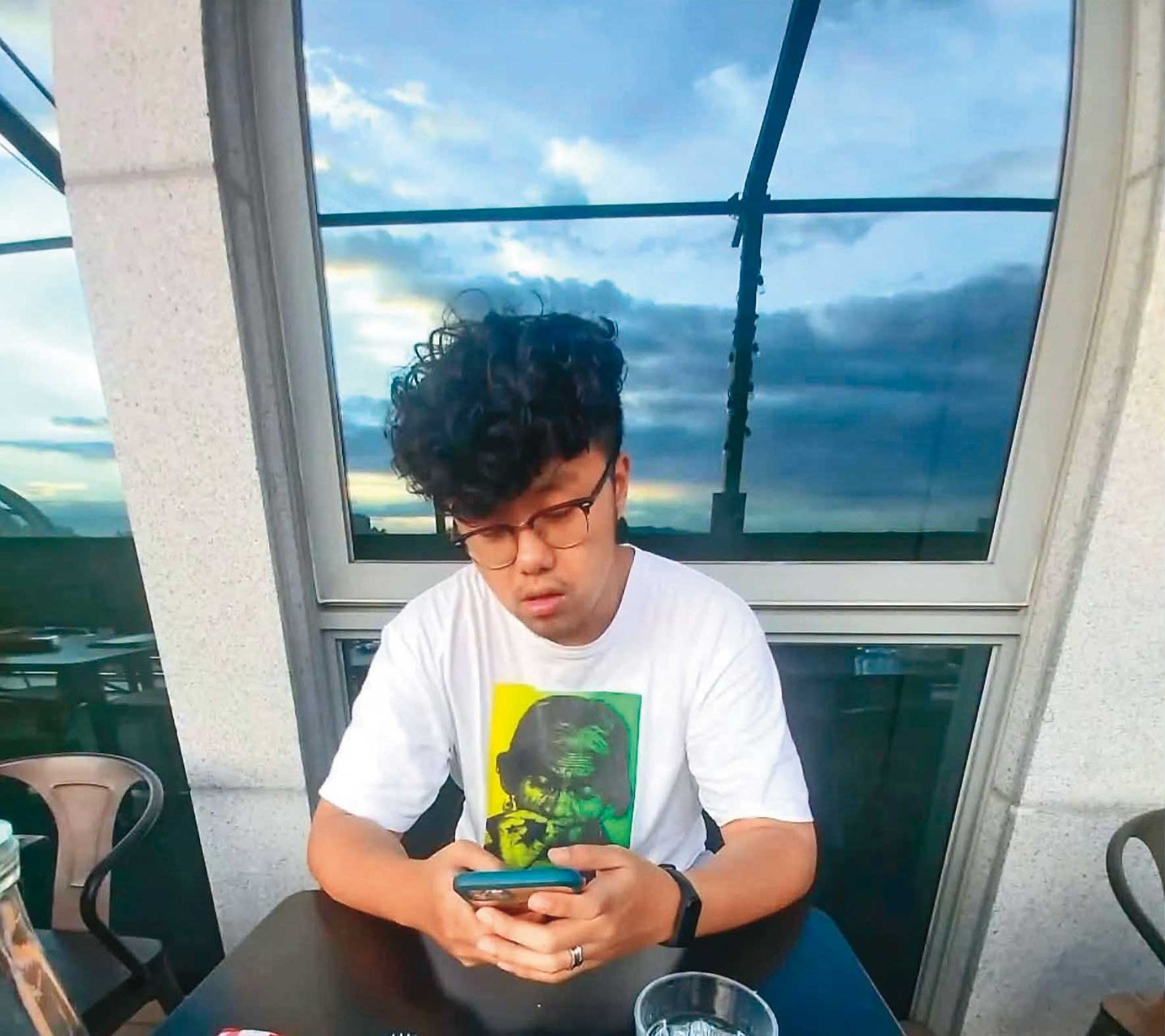 佀廣洋取得免役體位的前1年(2020年),看不出身形肥胖。(翻攝吳靜怡臉書)