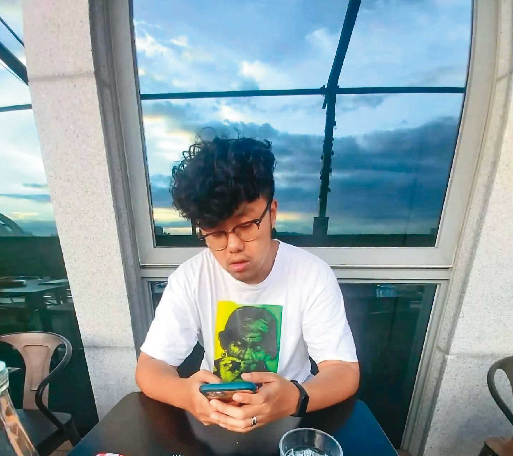 佀廣洋取得免役體位的前1年(2020年),看不出身形肥胖。(翻攝吳靜怡臉書)