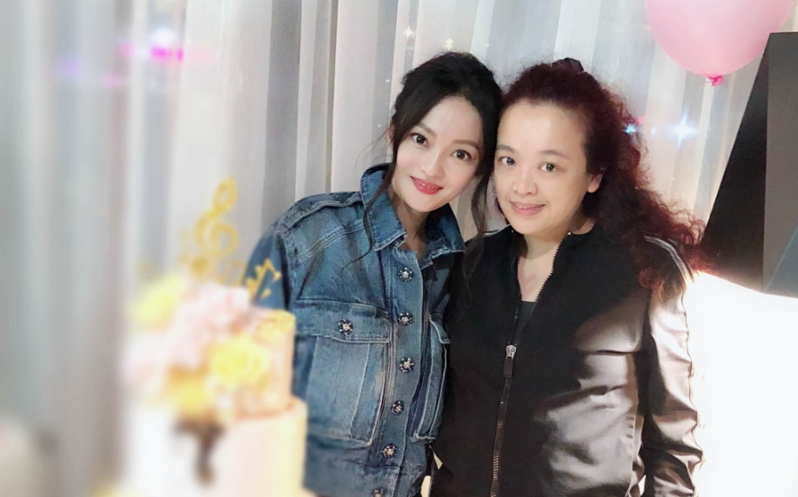 知名彩妝師陳聆薇,張韶涵發文悲慟告別。(翻攝自張韶涵臉書)
