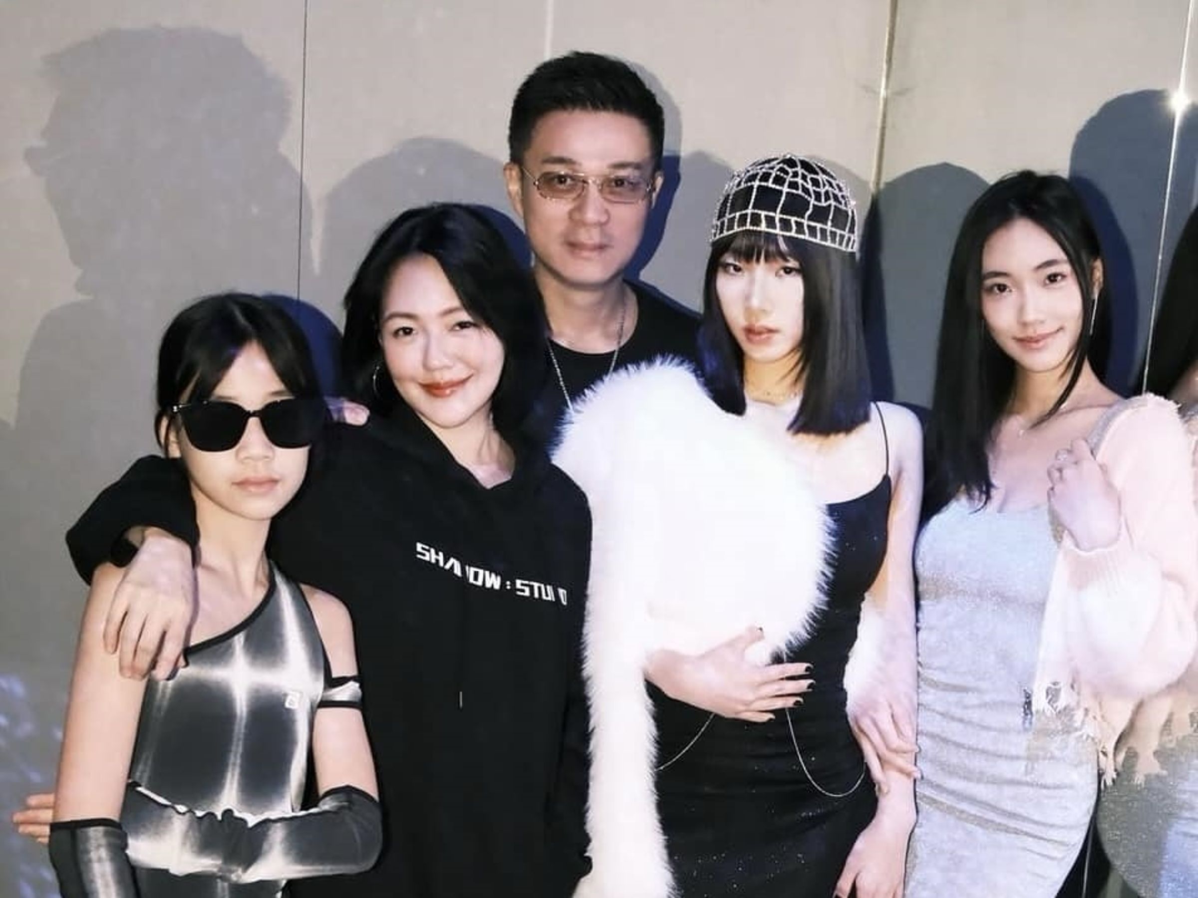 小S大女兒Elly(許曦文)16日迎來18歲生日,全家人為她舉辦生日派對。(翻攝自小S臉書)