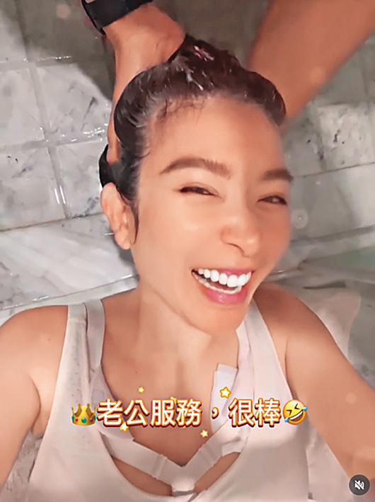 許維恩手術後有老公幫洗頭，太閃了～快把我的墨鏡拿來。（翻攝自許維恩IG）