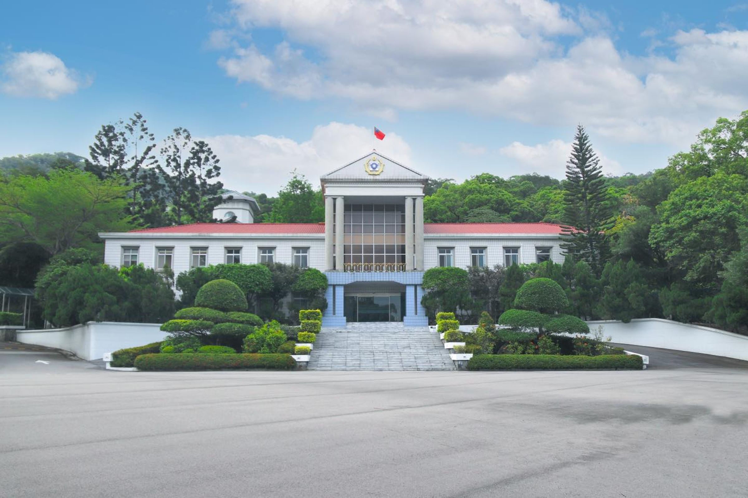 任職海軍司令部的孫姓士官長遭長官刁難,調職遙遙無期,現在還因精神出問題,常得住院治療,讓他備感無助。