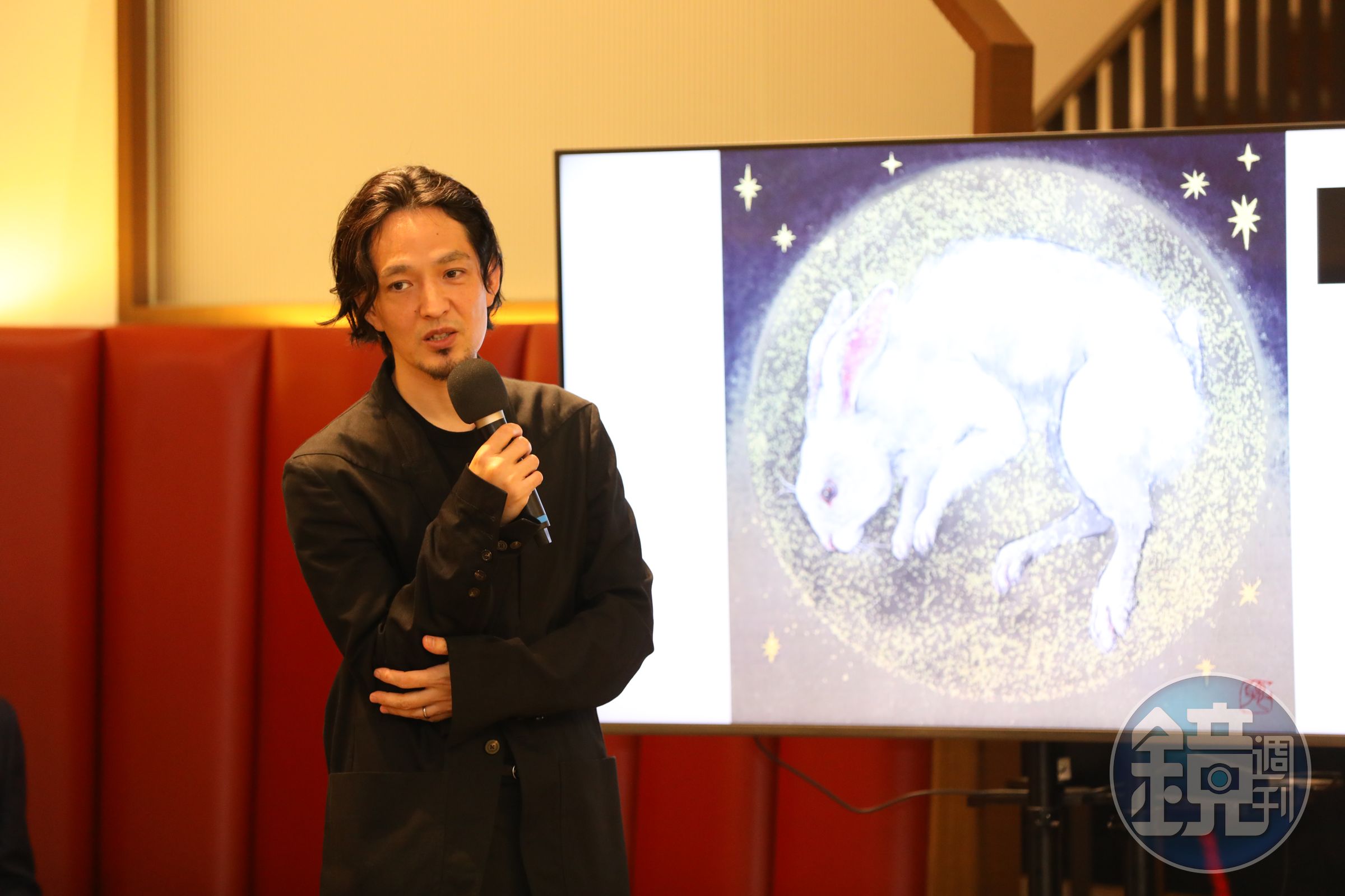 擅長岩繪具及水墨等日本畫傳統技法的新銳藝術家川又聰也專程來台，講述「白兔金月」的創作歷程。