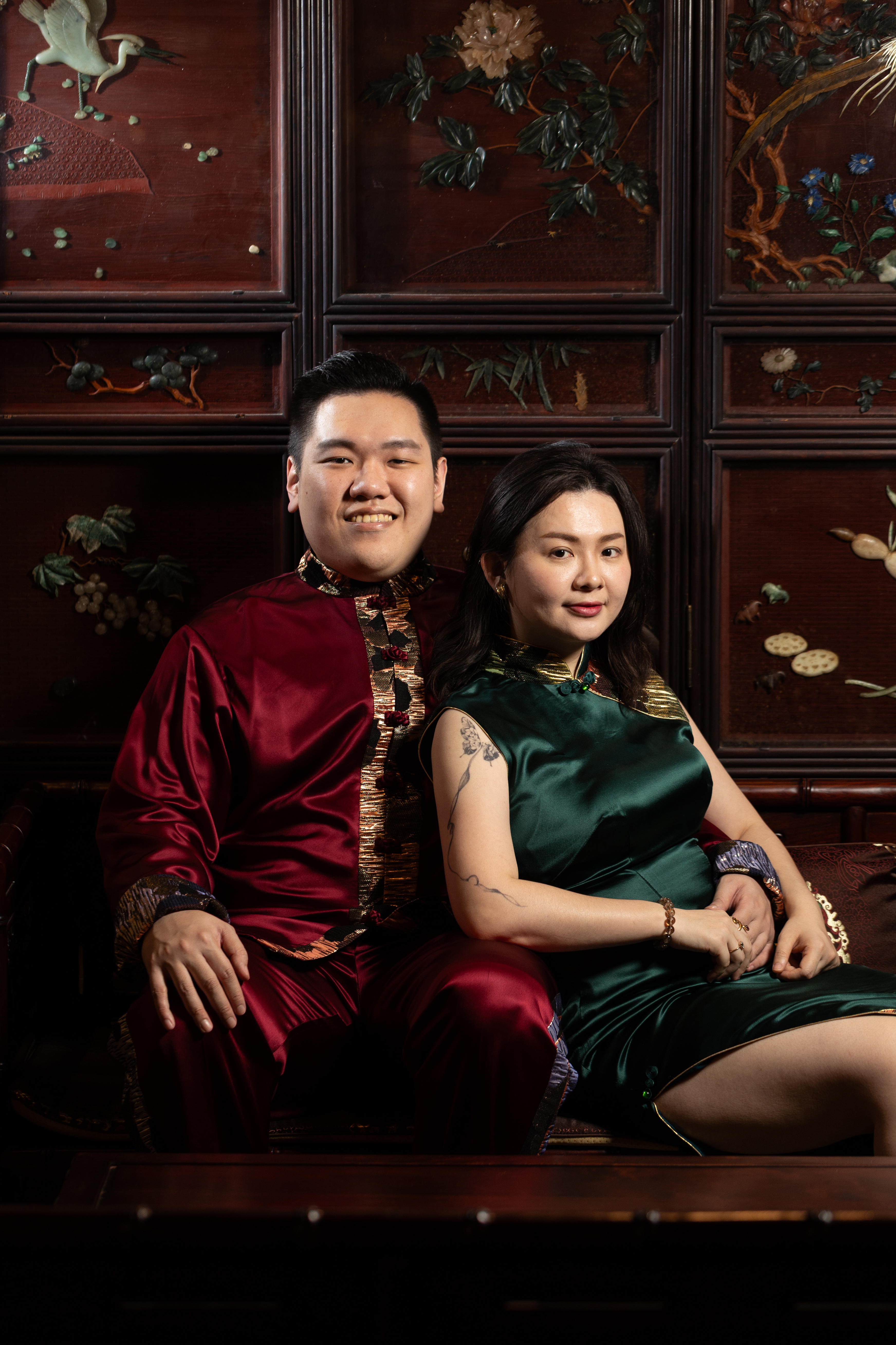 邱雅鈴Eileen（右）與游原碩Sean（左），兩人皆為「農業部茶及飲料作物改良場」官方認證的評茶師。