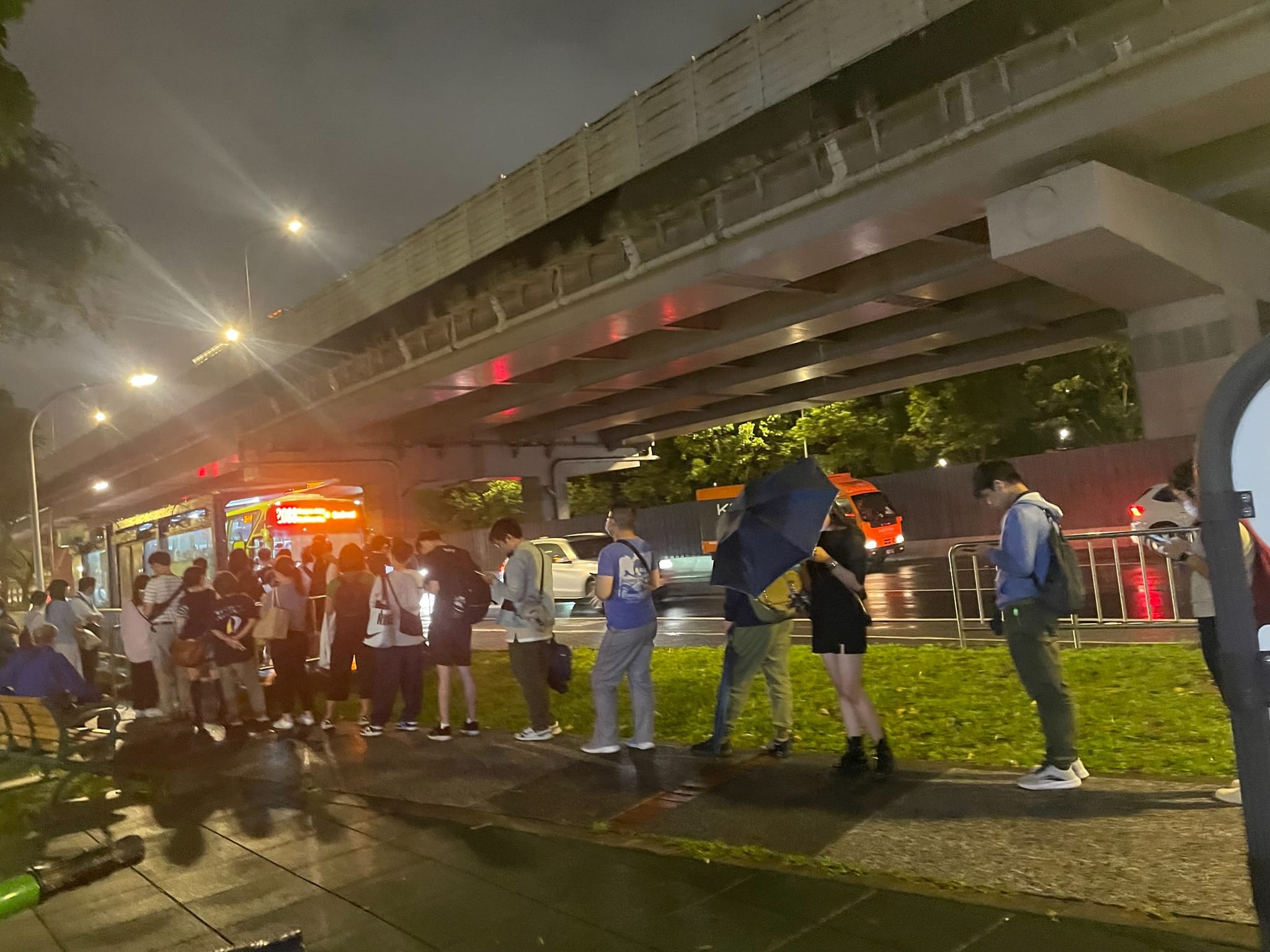 台塑總部進駐內湖，5千大軍恐讓內湖交通問題更加嚴重。（翻攝自李明賢 -阿賢之聲臉書）