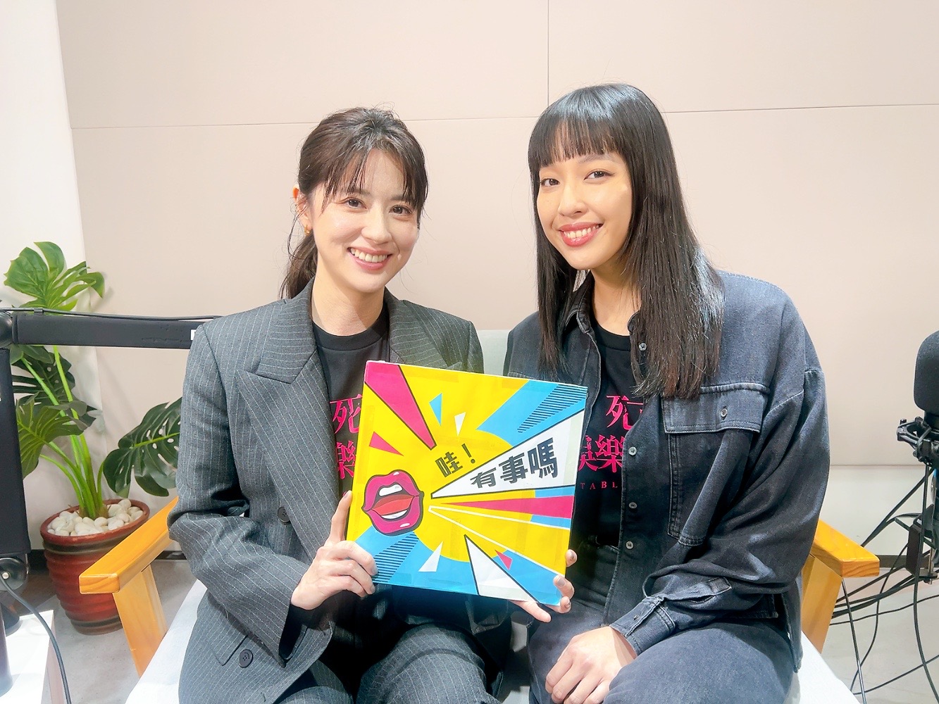 林予晞（左）和王渝萱為戲上《哇！有事嗎》分享田野調查的經驗。（《哇！有事嗎》提供）