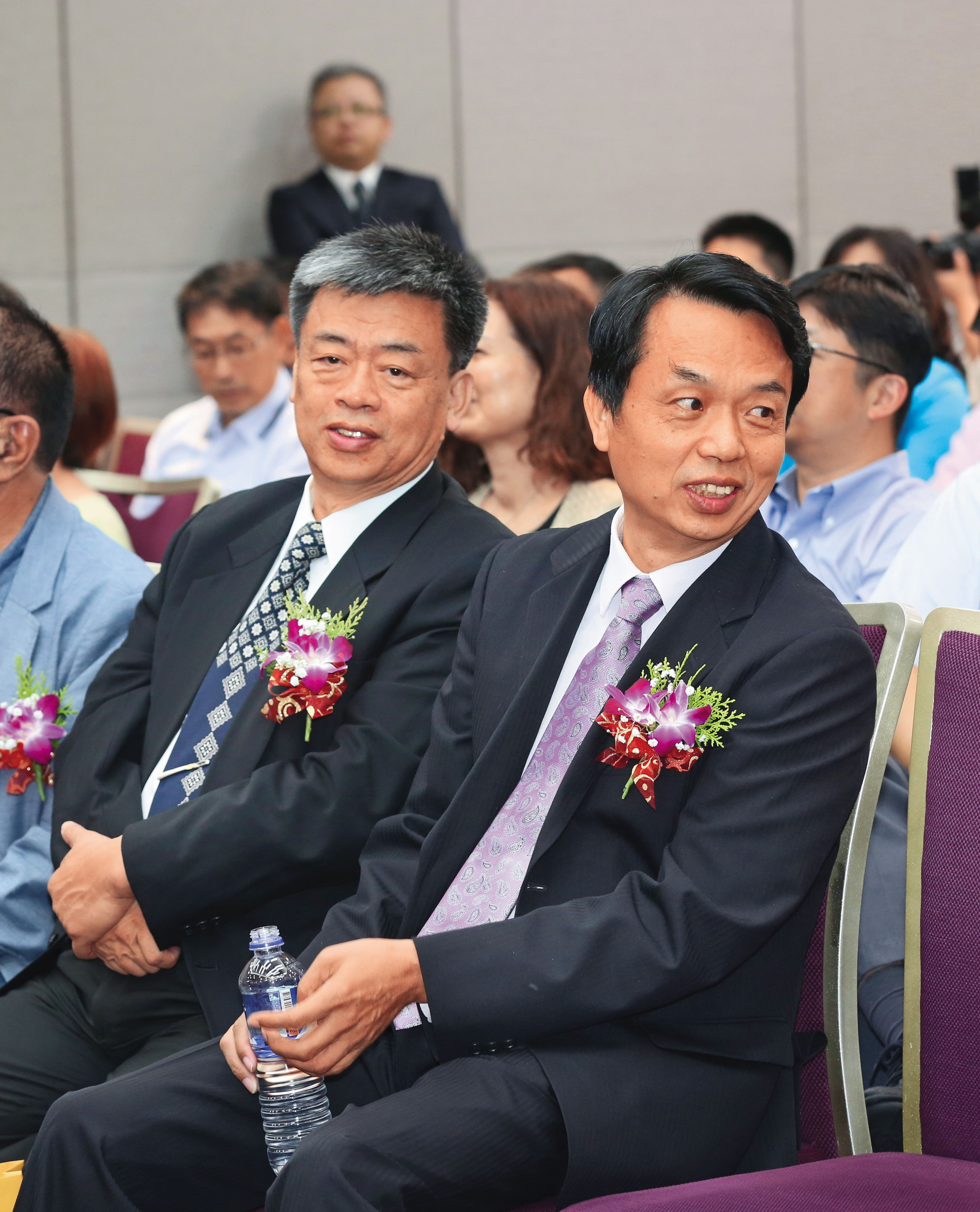 郭維武和郭維斌兄弟現為光群雷的董事長與董事。