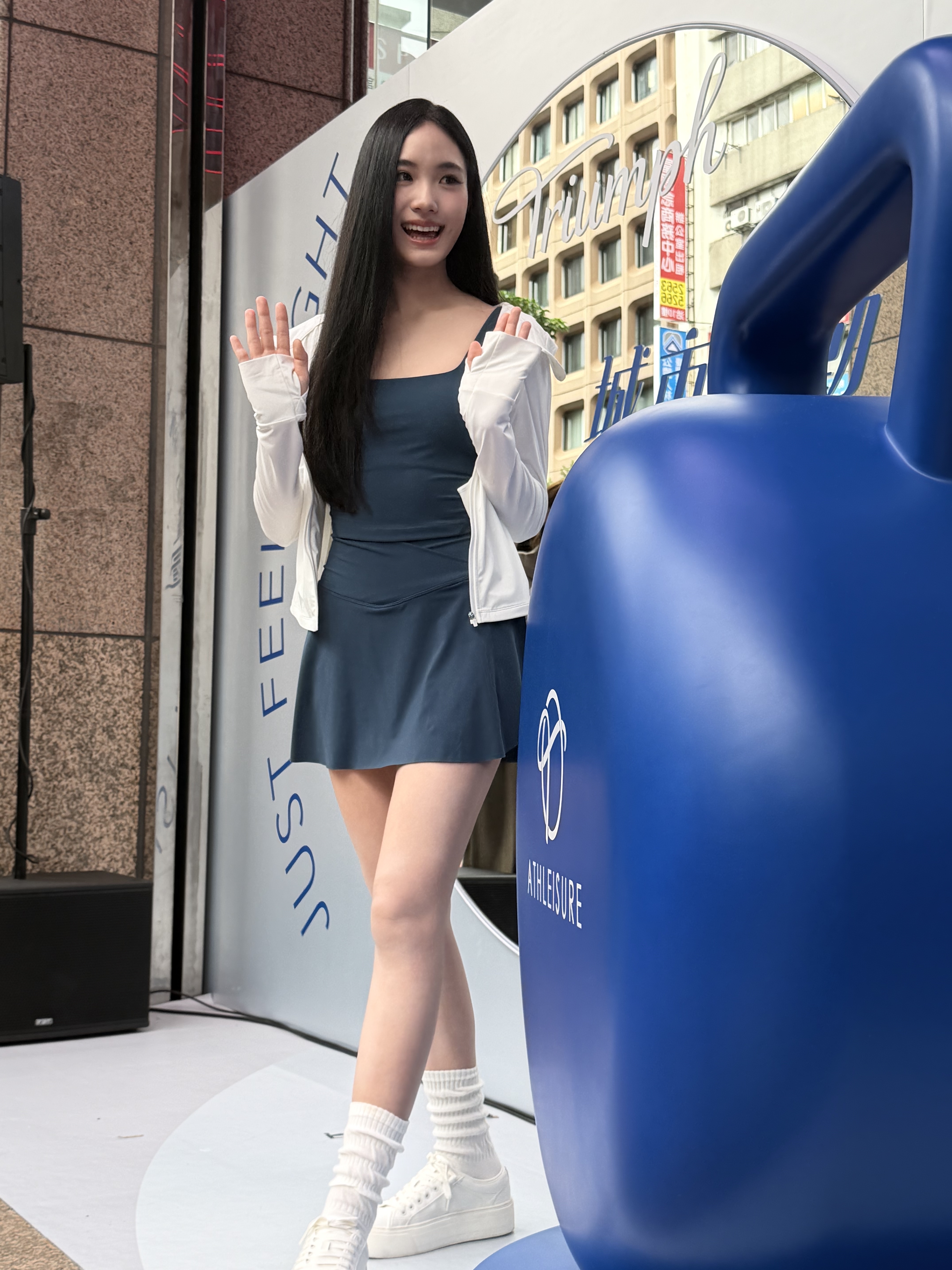 Lily許韶恩身材比例勻稱，完全美少女之姿。