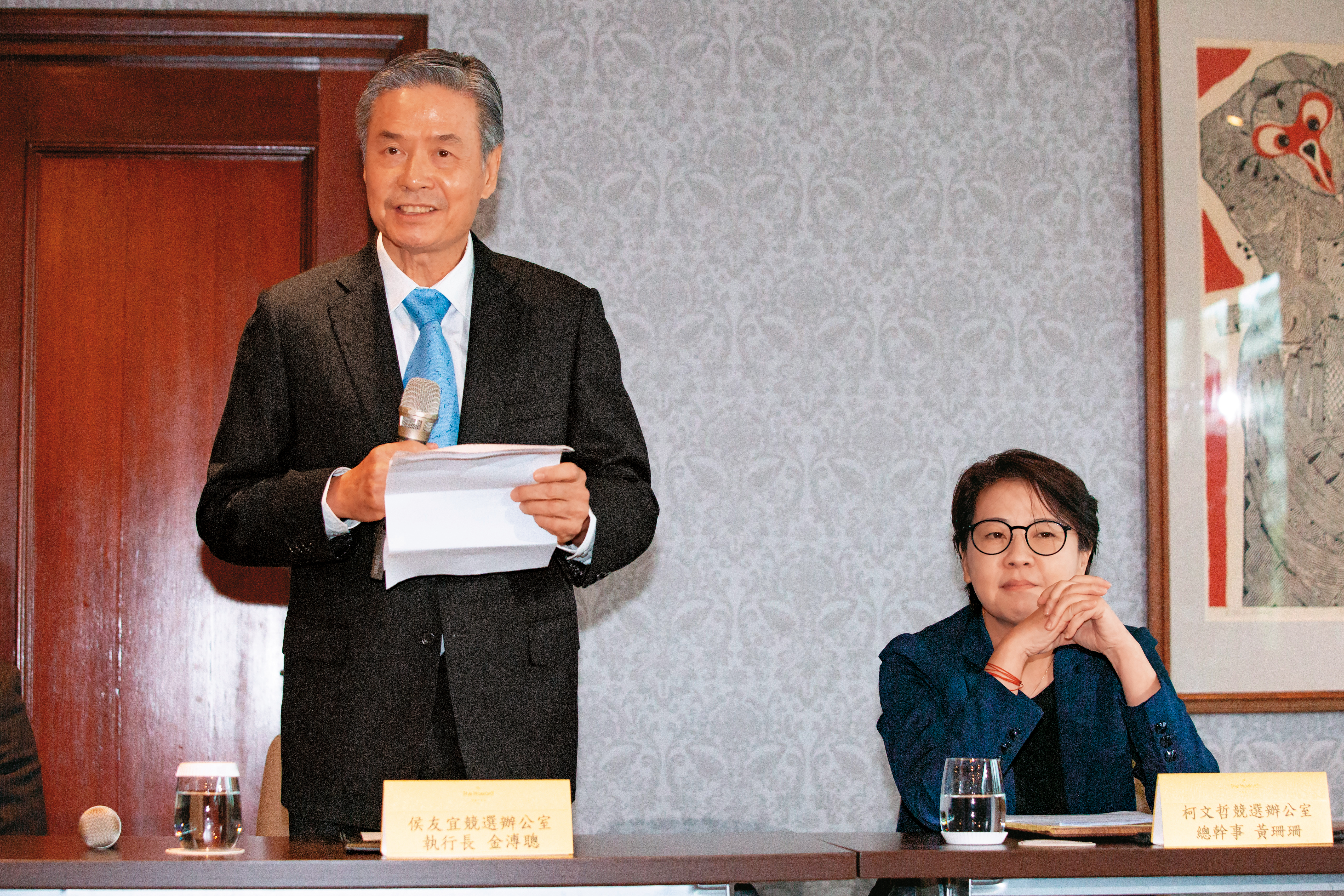 上週侯友宜跟柯文哲的陣營各派出2位代表洽談合作，金溥聰、黃珊珊等4位與談代表在鏡頭前都展現風度，氣氛融洽。