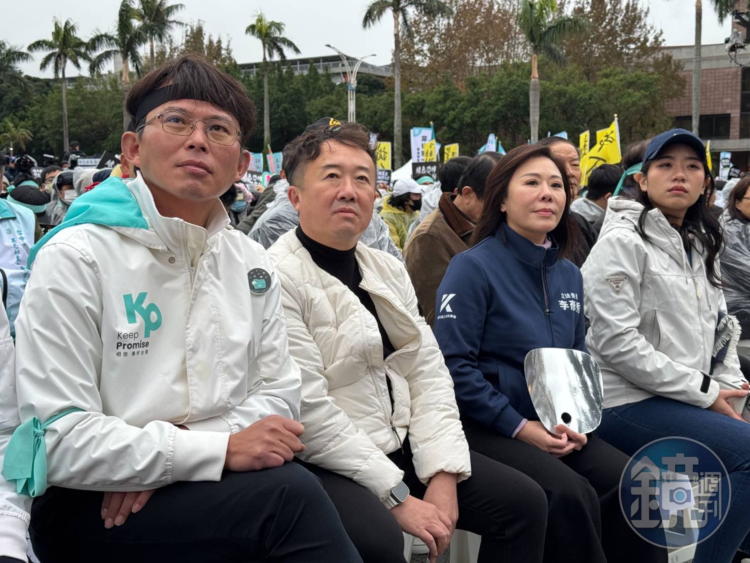 民眾黨在自由廣場發起「釘孤枝」活動,國民黨也到場聲援。