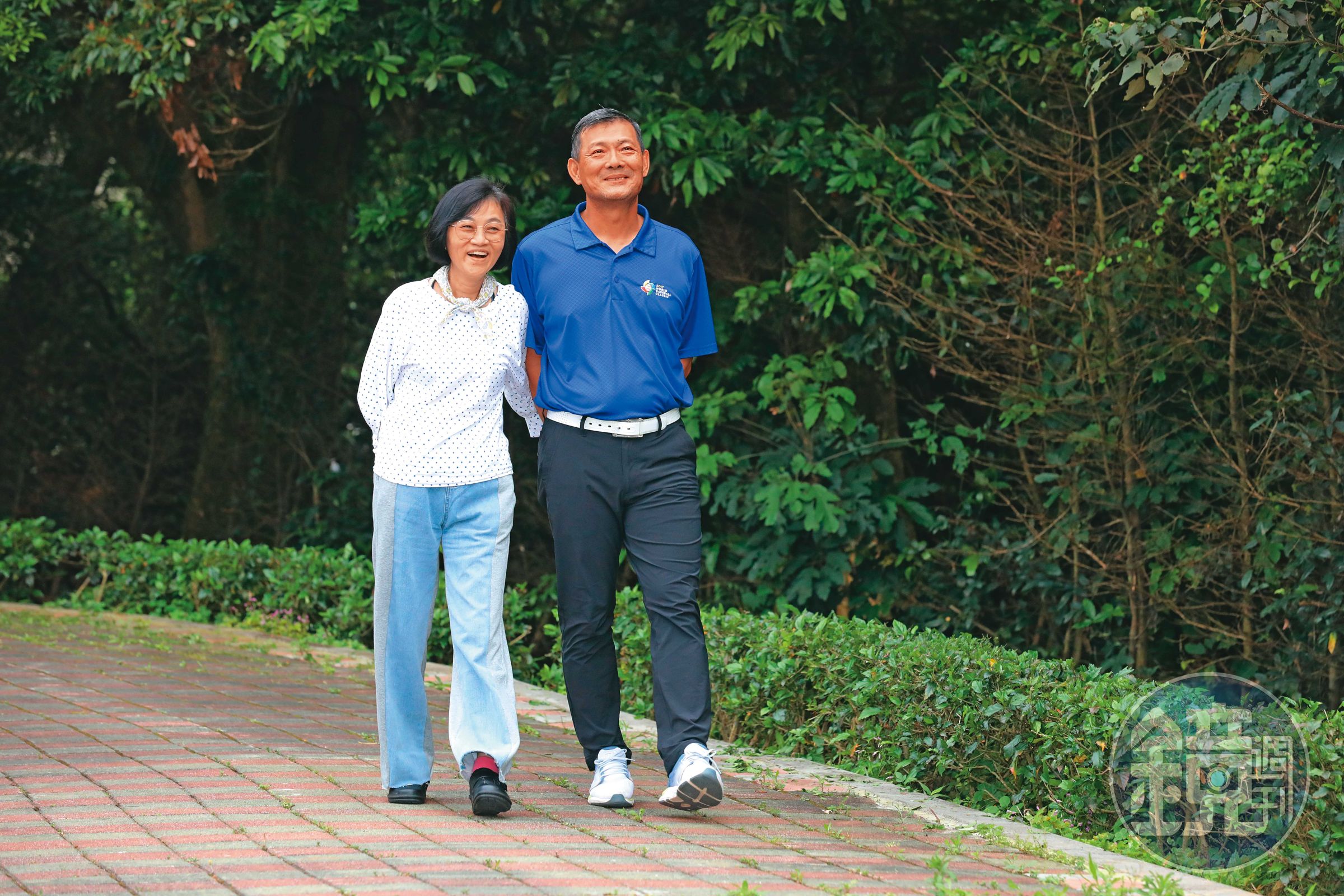 由於裁判需長時間出差,無法兼顧家庭,家裡大小事蘇建文(右)都相當仰賴太太盧憶晴(左)。