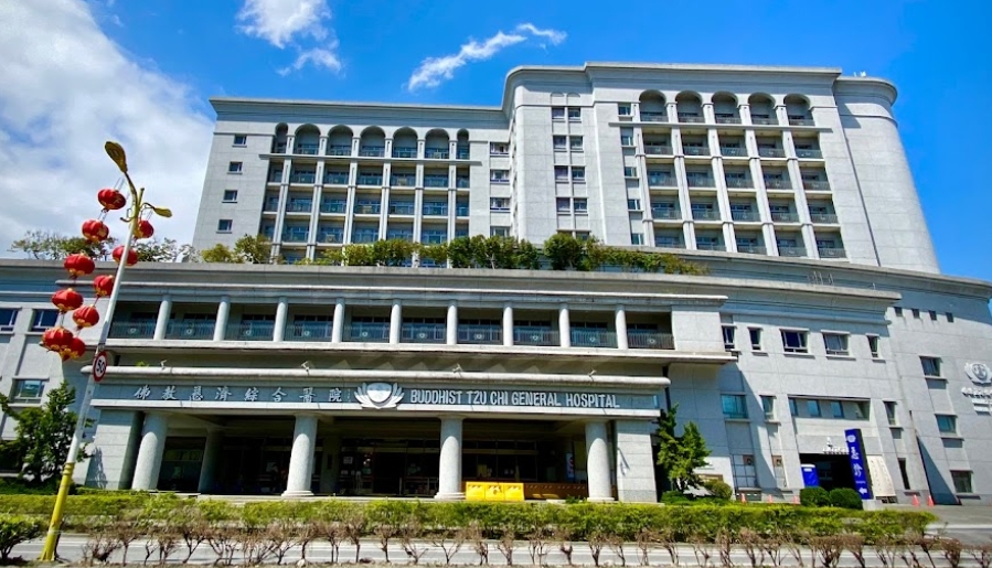 近期警方接獲多位民眾報案，有詐騙集團假冒花蓮慈濟醫院藥劑師行騙，呼籲民眾要遵循3要2不原則。（翻攝自Google Maps）