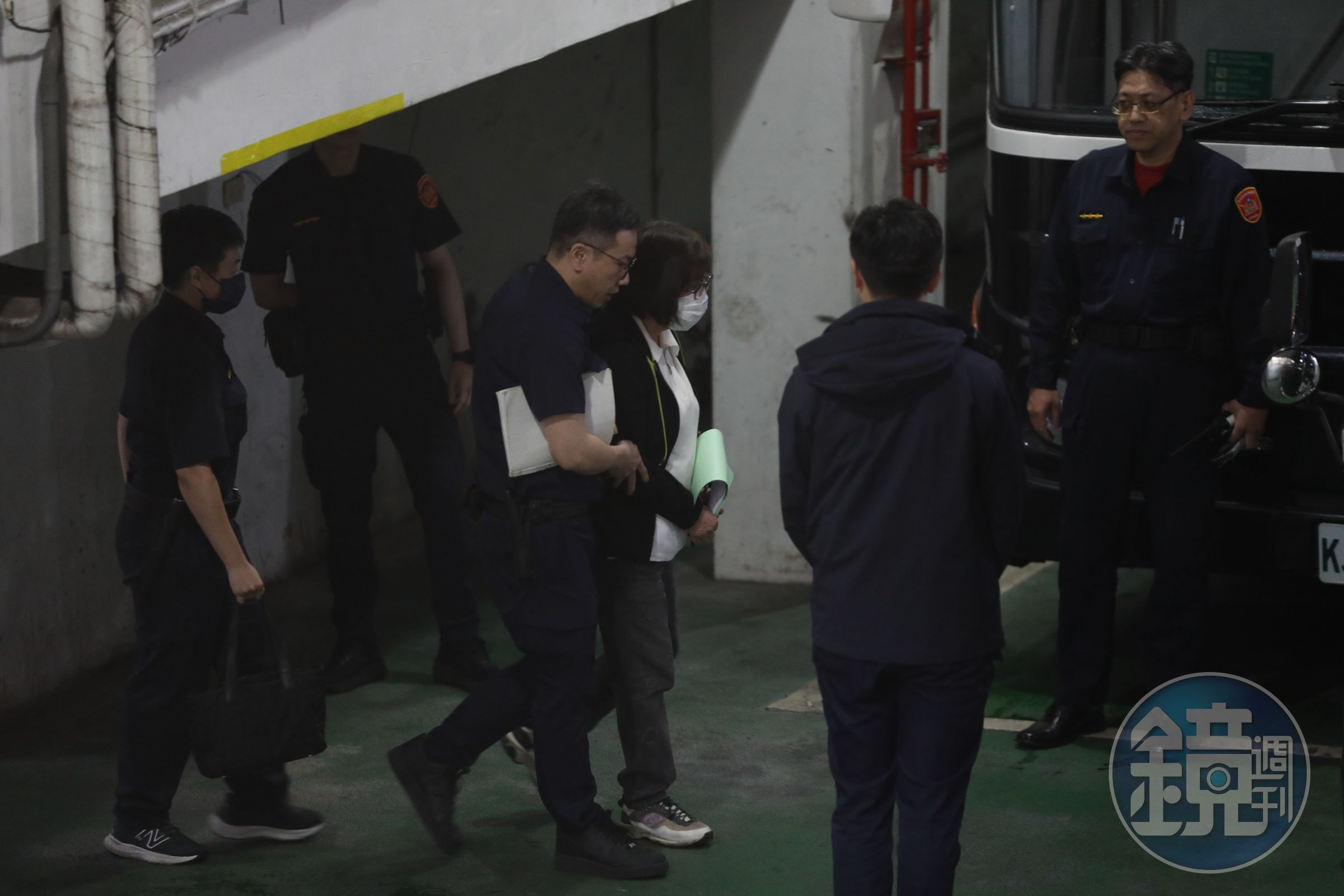 黃呂錦茹抗告後，高院今( 6日)駁回，黃呂錦茹羈押確定。