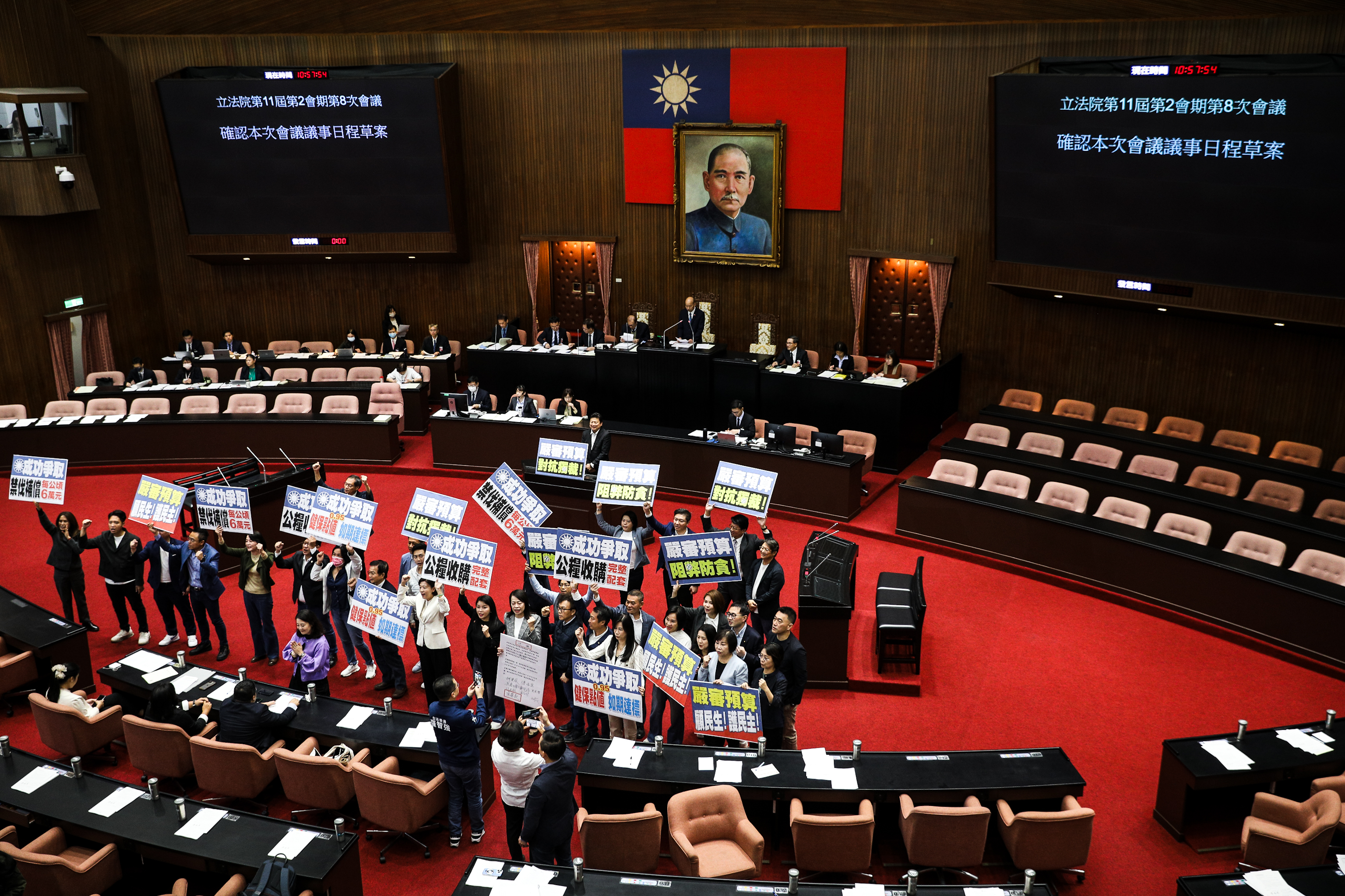 立法院會中確定將明年度總預算案付委審查。