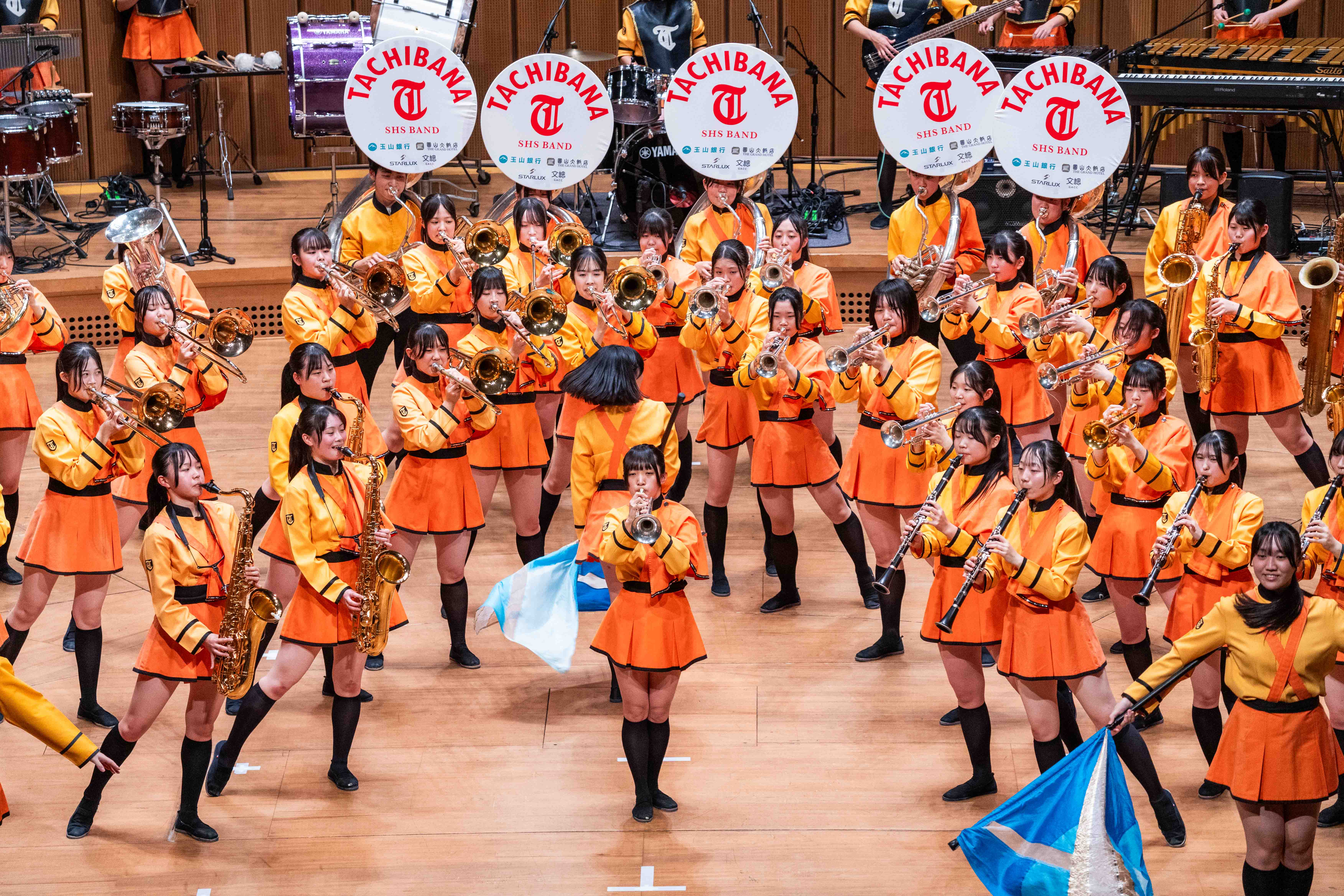 日本京都橘高校吹奏樂部的橘色惡魔，首登衛武營音樂廳，也感受台灣民眾的熱情。（文總提供）