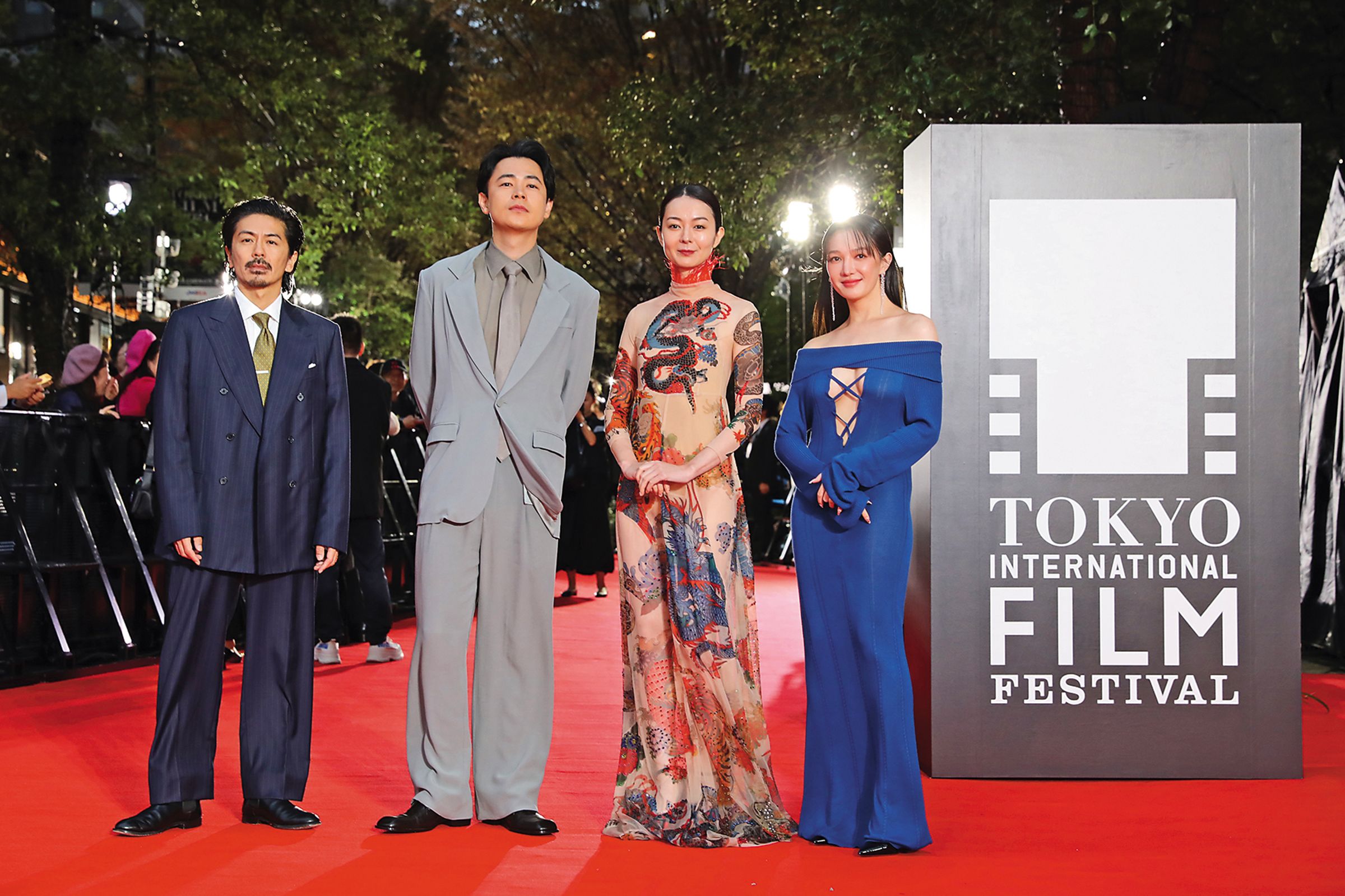 《雨中的慾情》入選第37屆東京國際影展主競賽單元，主要演員登上開幕紅毯。（東京國際影展提供）