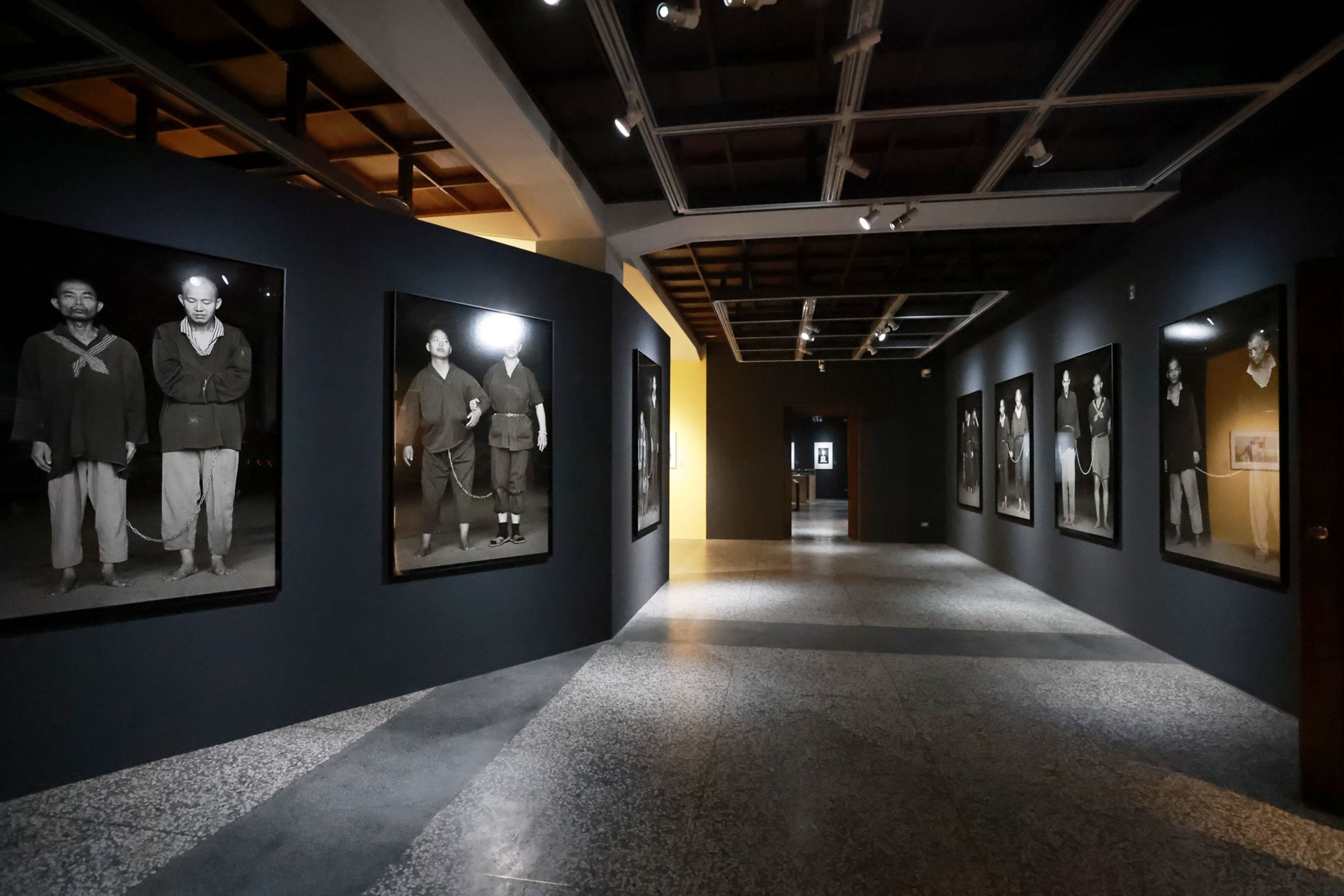 「2025國家攝影文化中心典藏展」展出張乾琦作品《鍊》。（國家攝影文化中心提供）