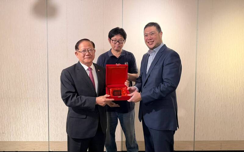 籃協理事長辜公怡（右1）正式上任。（籃協提供）