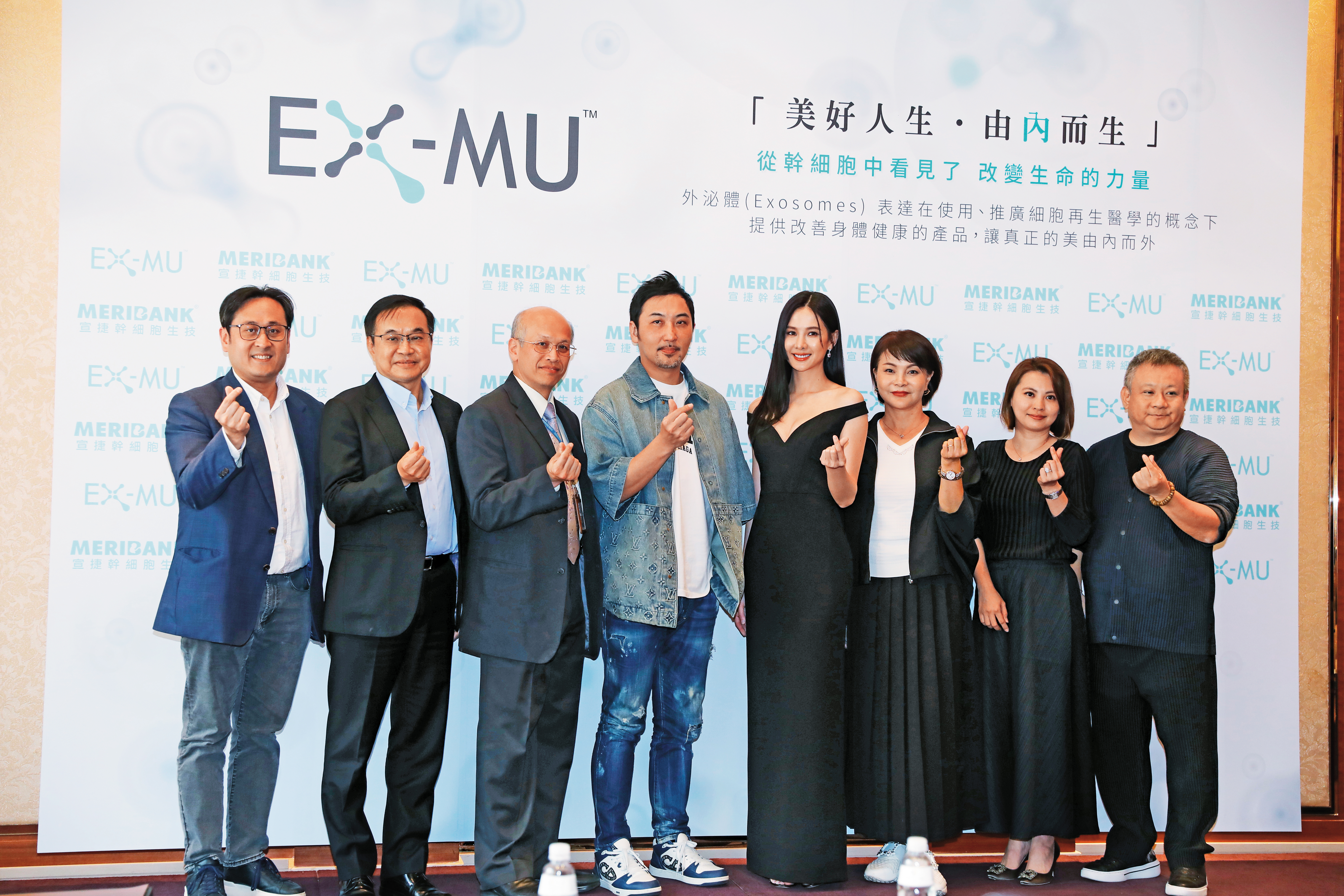 宣昶有（右1）聯手李進良（左4）插旗醫美，計畫將旗下保養品賣進中國。