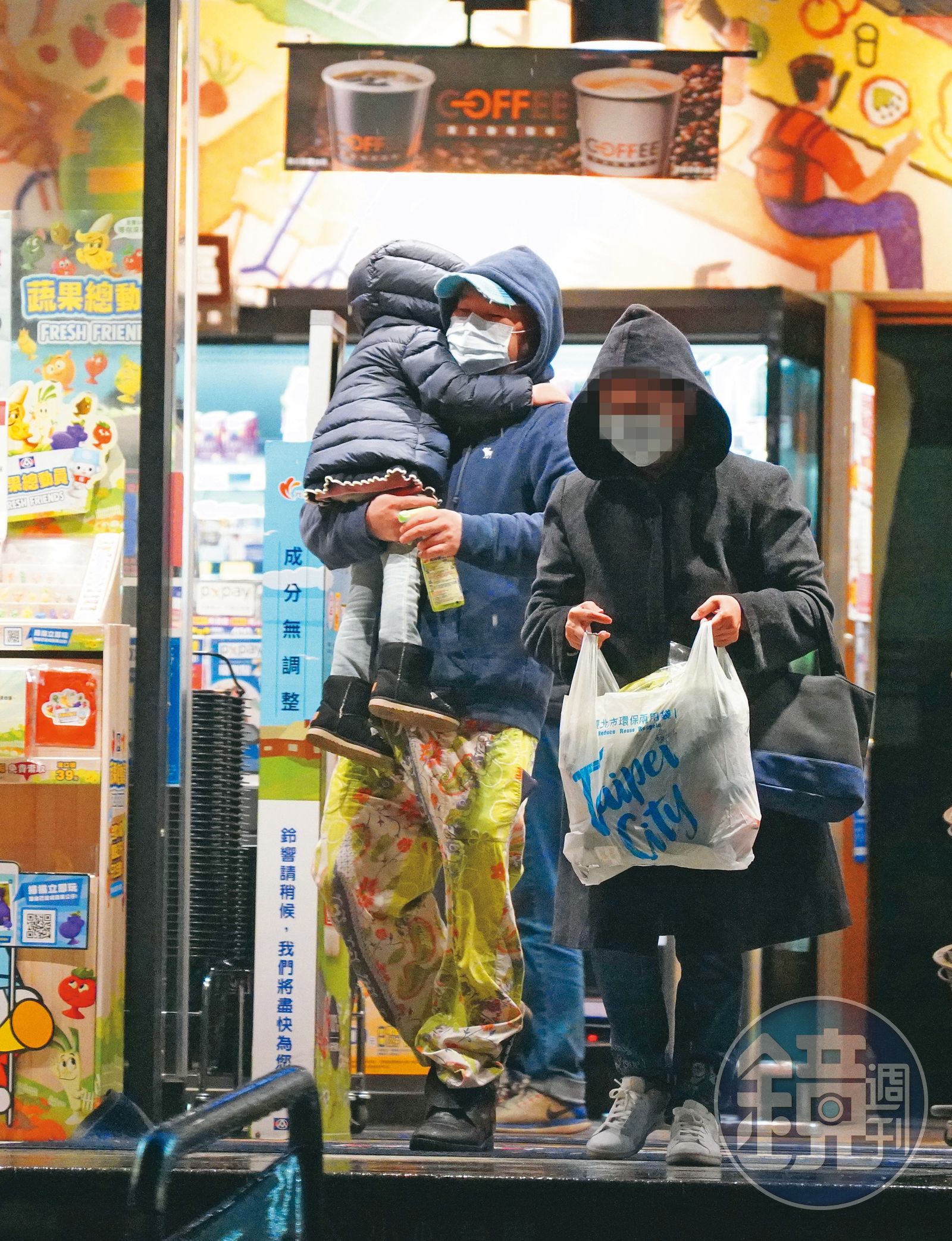 逛了大概有40分鐘，辛龍去結帳並且帶著家人驅車直接回家