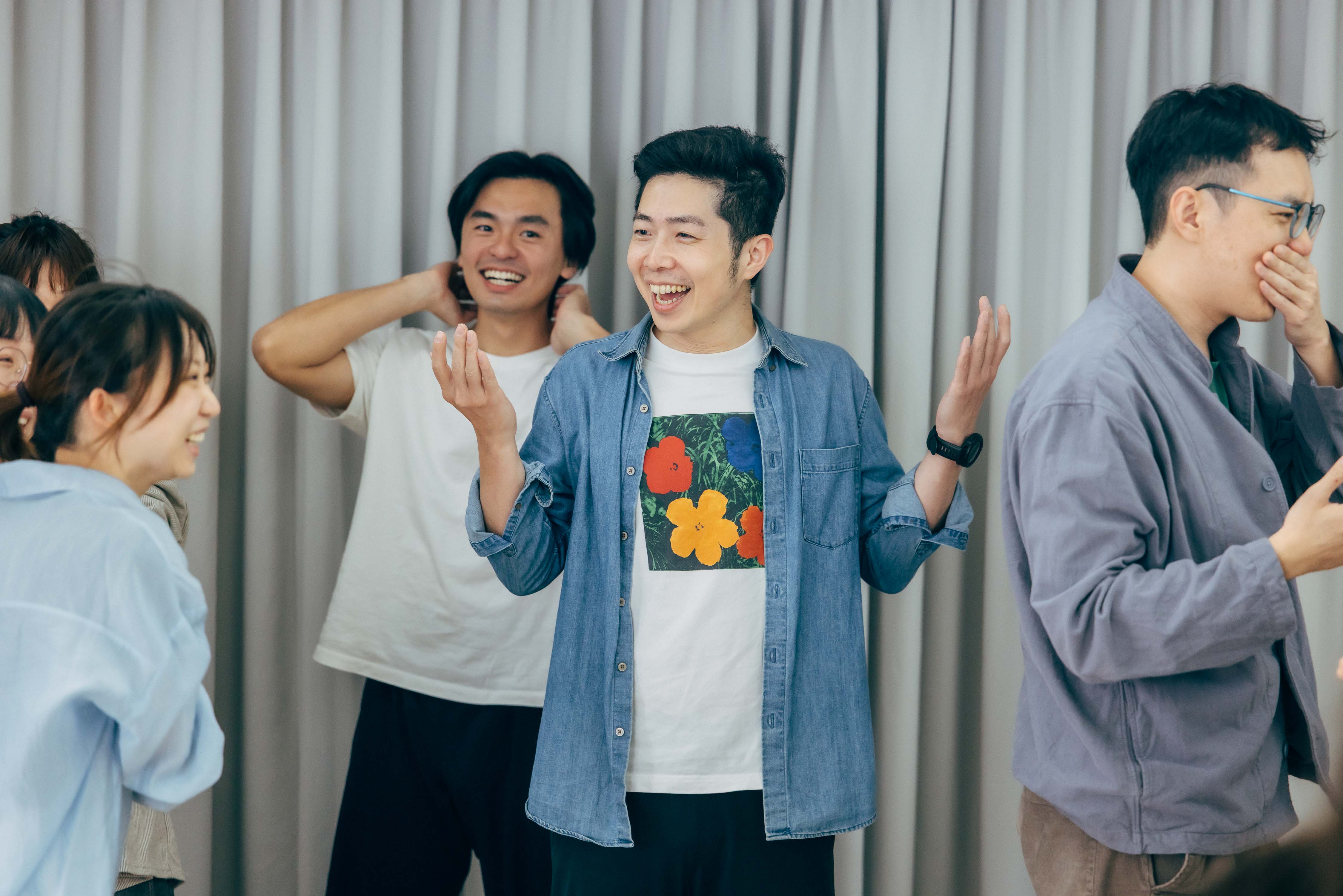 加藤拓也4月在台舉辦「台詞 Unplugged：聲音與情感的自由實驗」演員工作坊，十多名台灣演員參與交流。（四把椅子劇團提供）