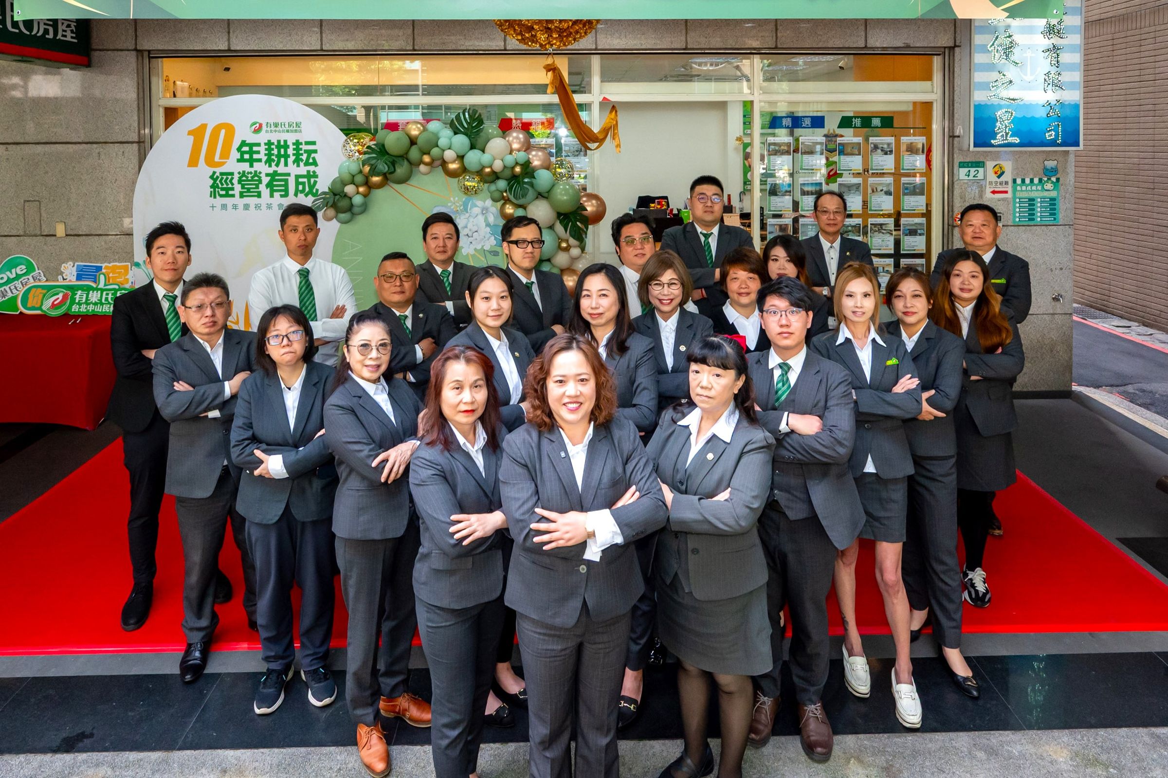 賀之羚團隊在地經營10年有成,累計成交件數已逾500件。(圖片來源:有巢氏房屋中山民權加盟店提供)