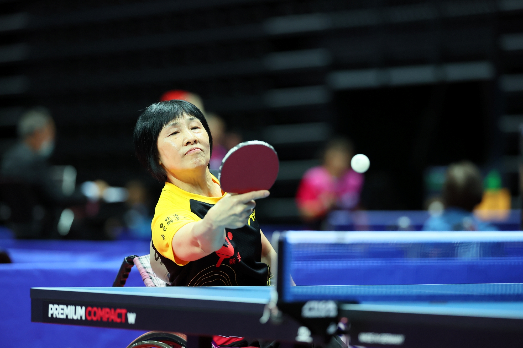 「最強桌球阿嬤」盧碧春一日兩戰，都是以直落三擊敗對手。（新北市體育局提供）