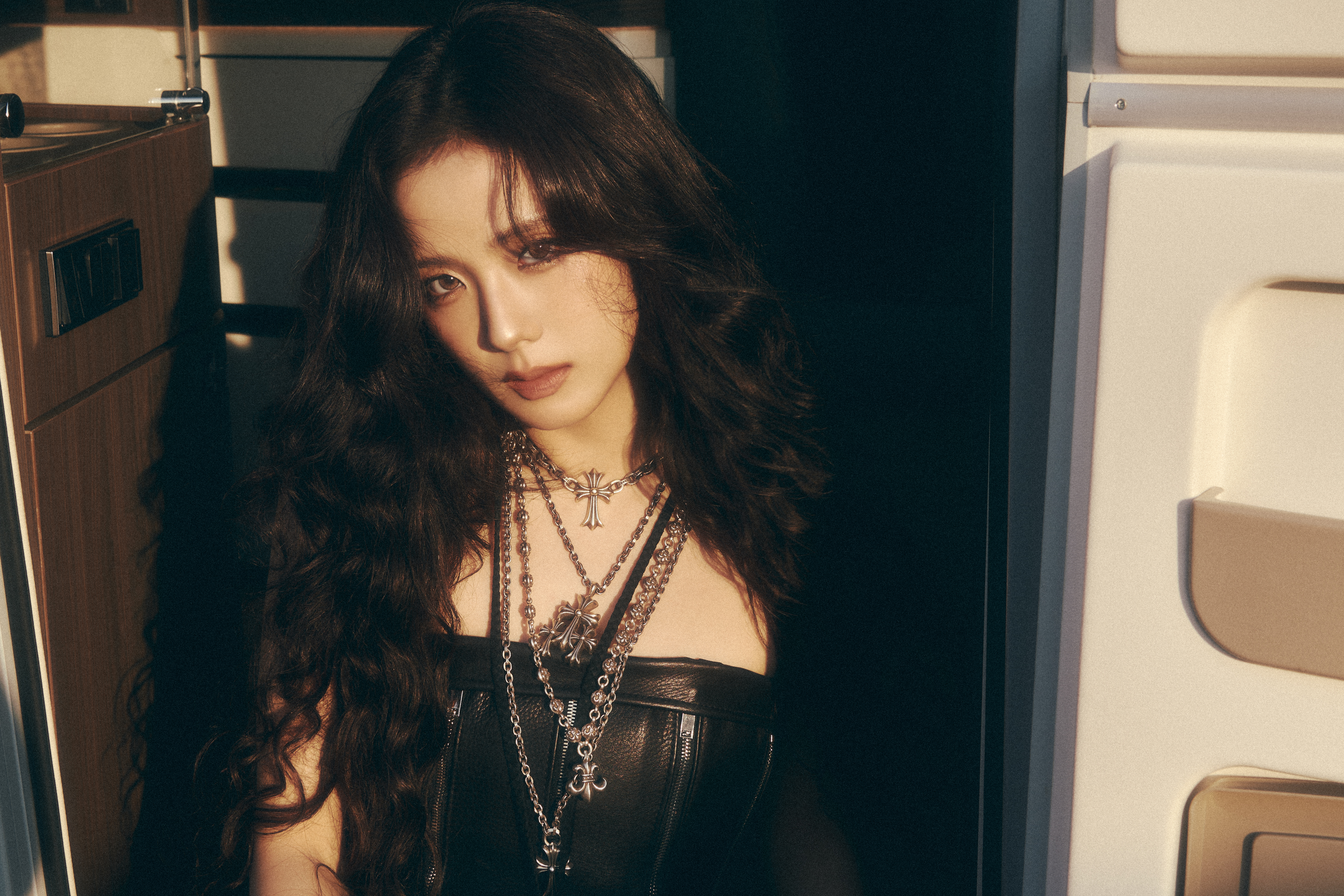 BLACKPINK成員JISOO官方周邊台灣買得到囉。（寬魚國際提供）