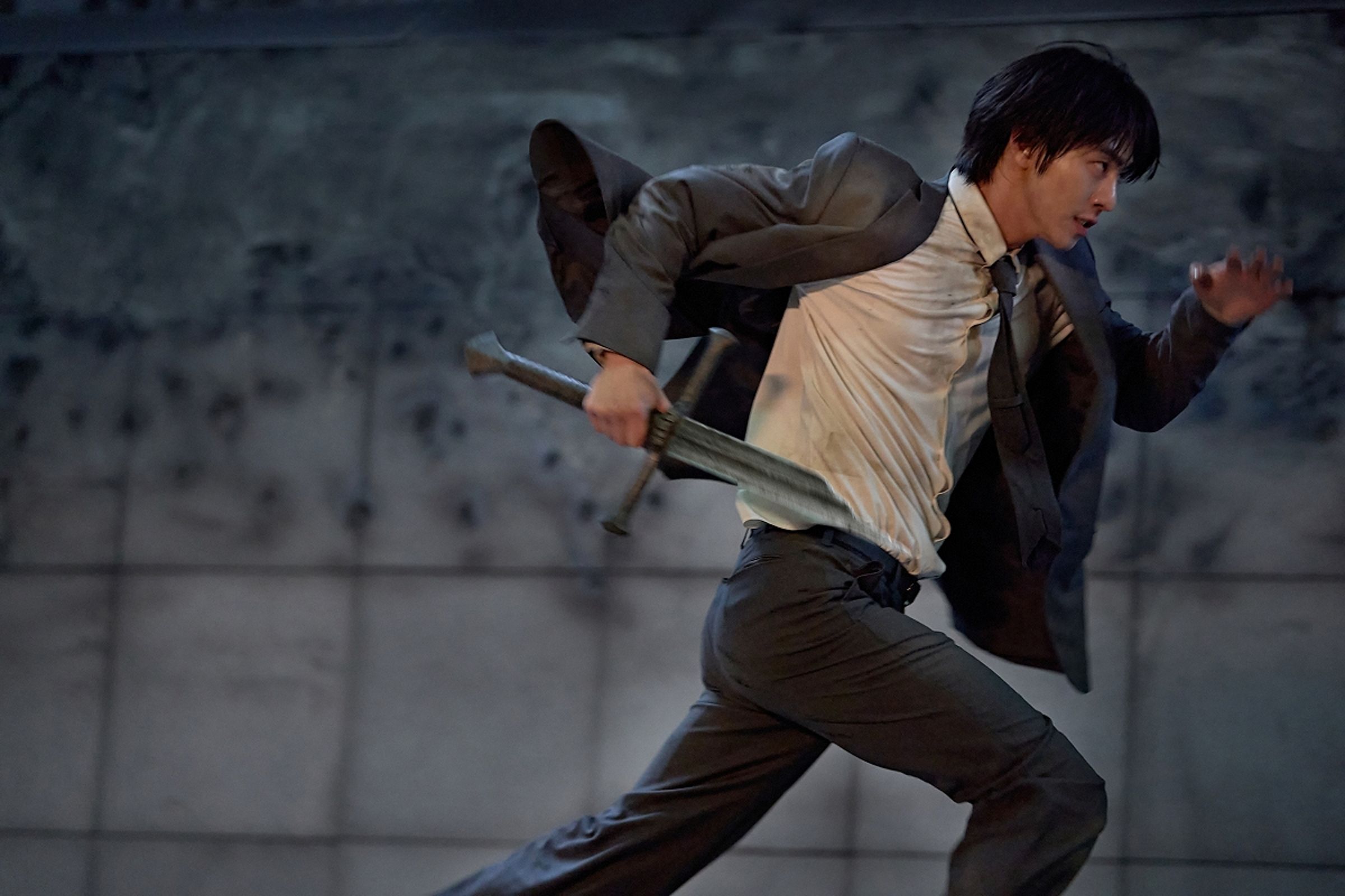 安孝燮飾演的「金獨子」,原作中這個角色力求與大家共同生存下去的毅力讓導演金秉祐超有共鳴。(采昌國際提供)