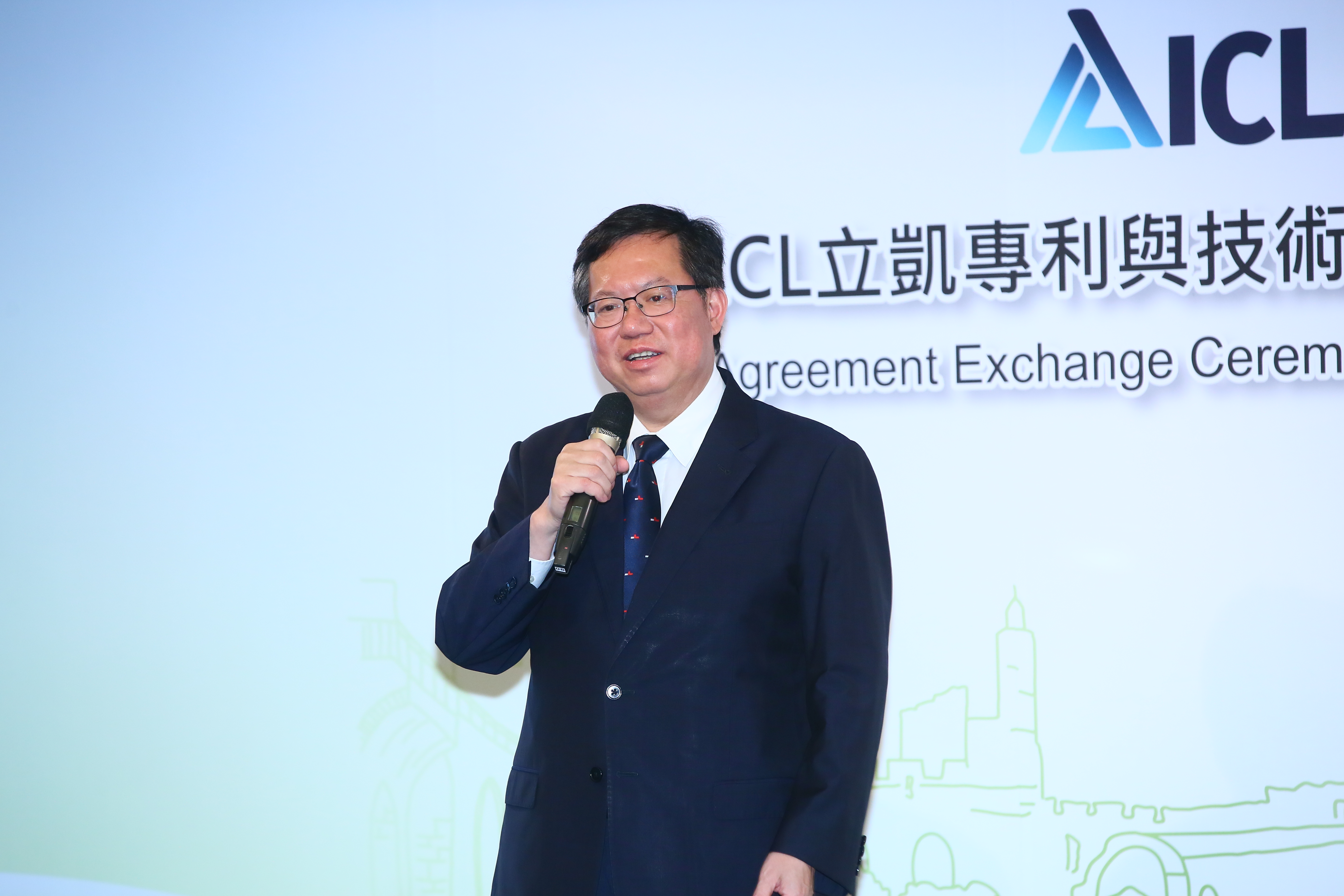 臉書粉專出現一段影片，片中男子疑為現任行政院副院長鄭文燦，對此鄭文燦表示不要任意影射。圖為本刊資料照。