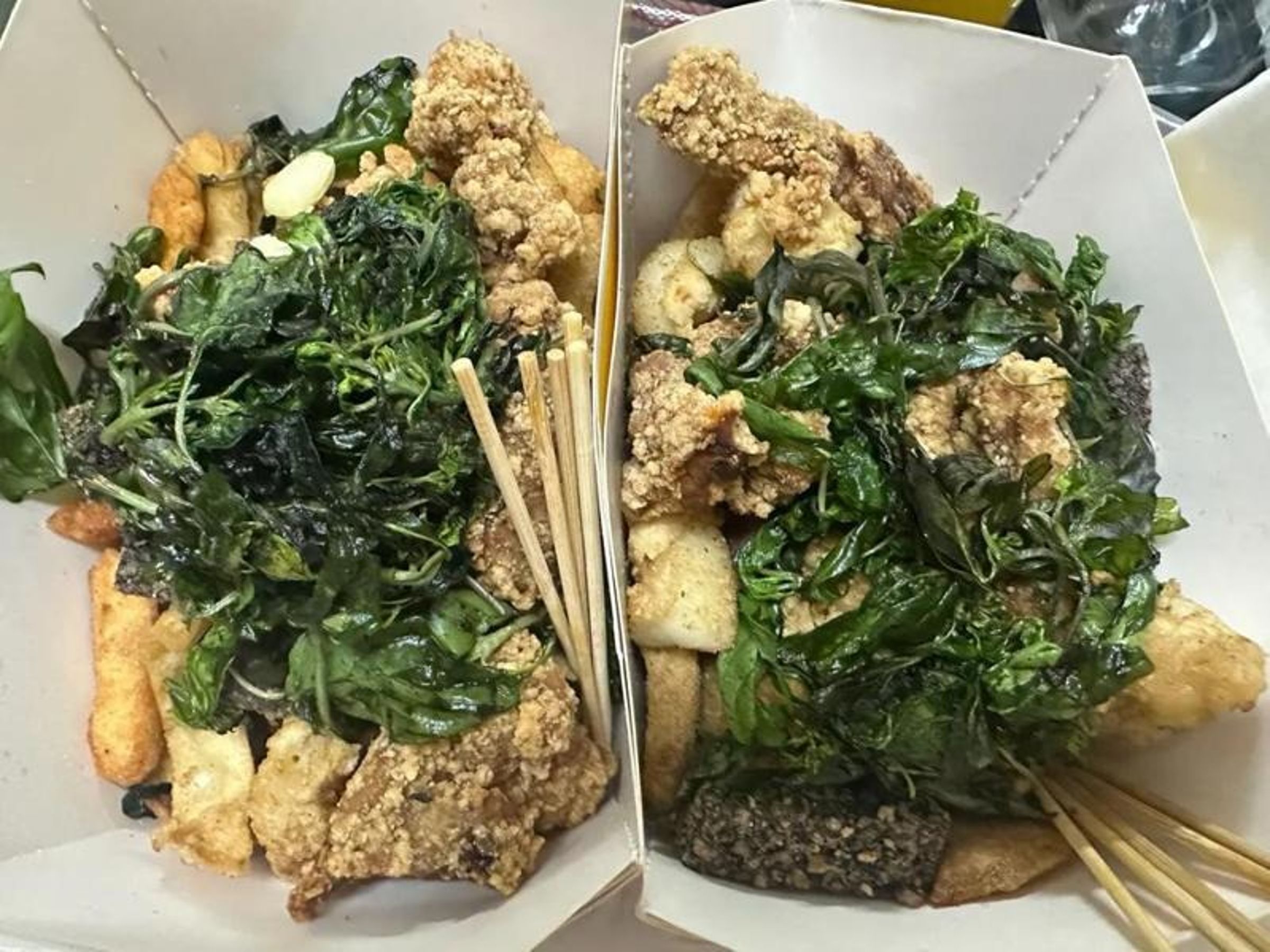 一名女網友在發文抱怨,在男友請客下,買了365元的鹽酥雞,卻沒想到被對方念是「拜金女」。(翻攝自Dcard)