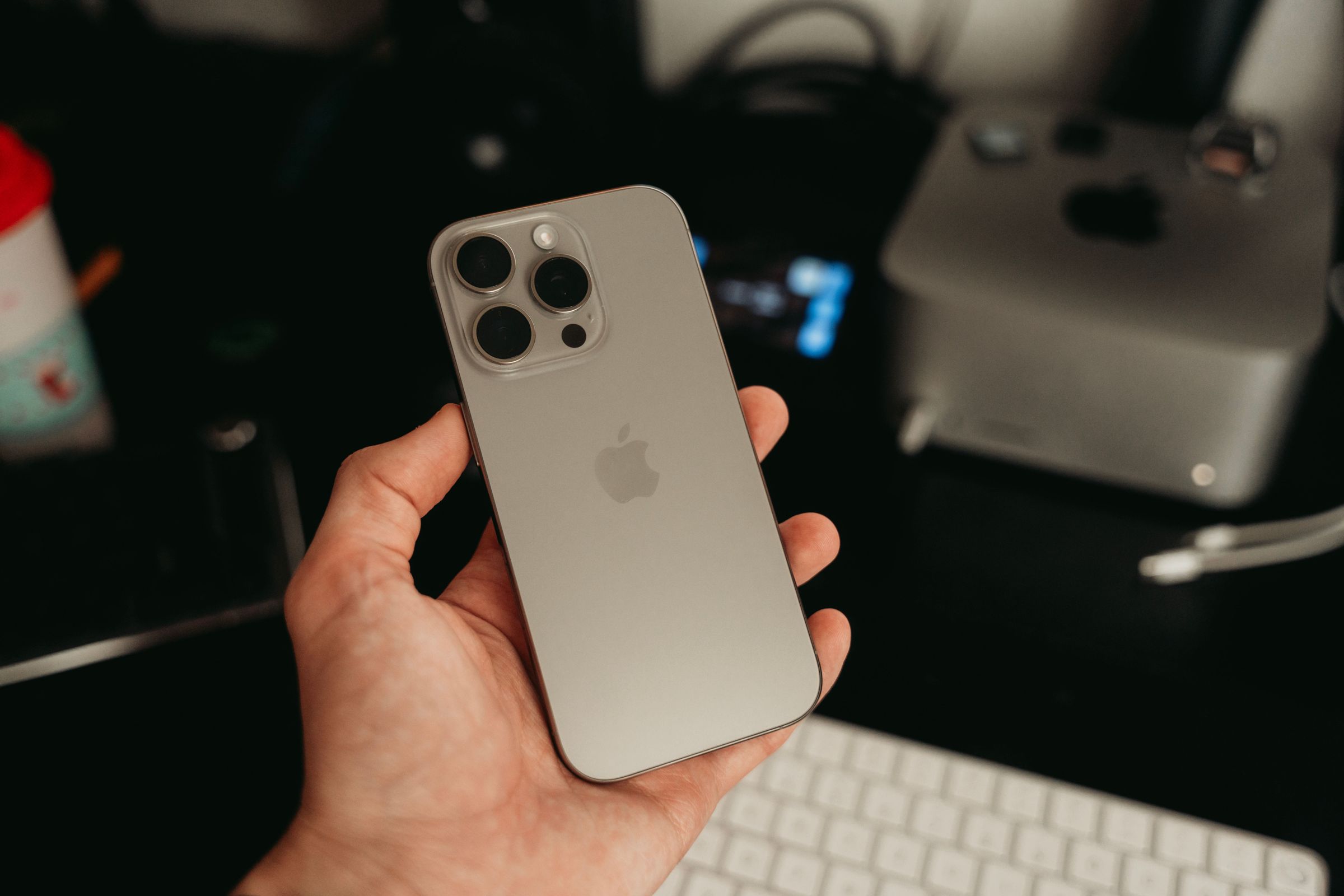 iPhone手機在升級iOS系統後，不少用戶反應經常出現機身發燙與耗電問題。（示意圖/pexels）