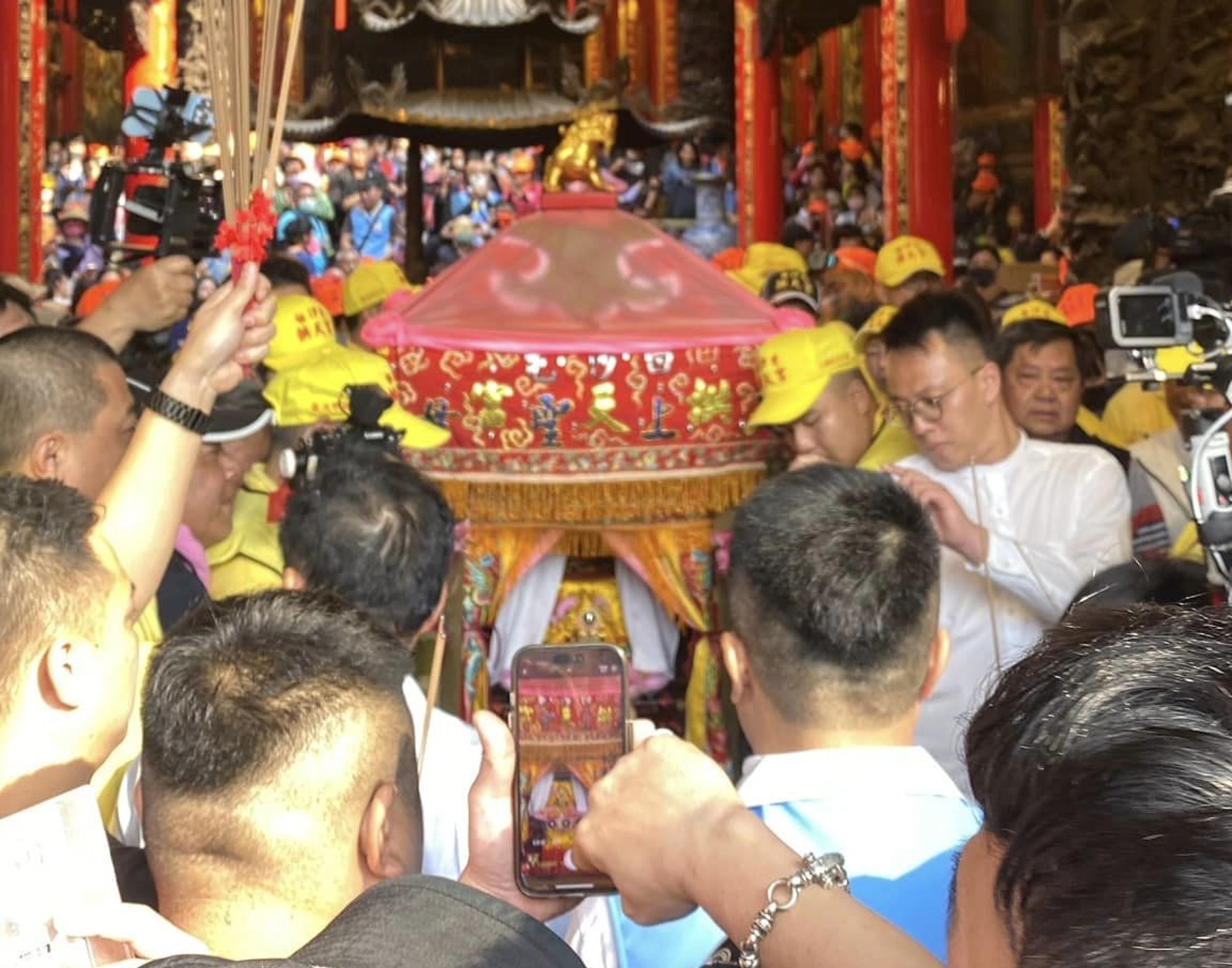 白沙屯媽祖今晚駐駕大甲鎮瀾宮,預計明早6點起駕,這也是睽違18年來首次「三媽會」。(翻攝自白沙屯拱天宮)