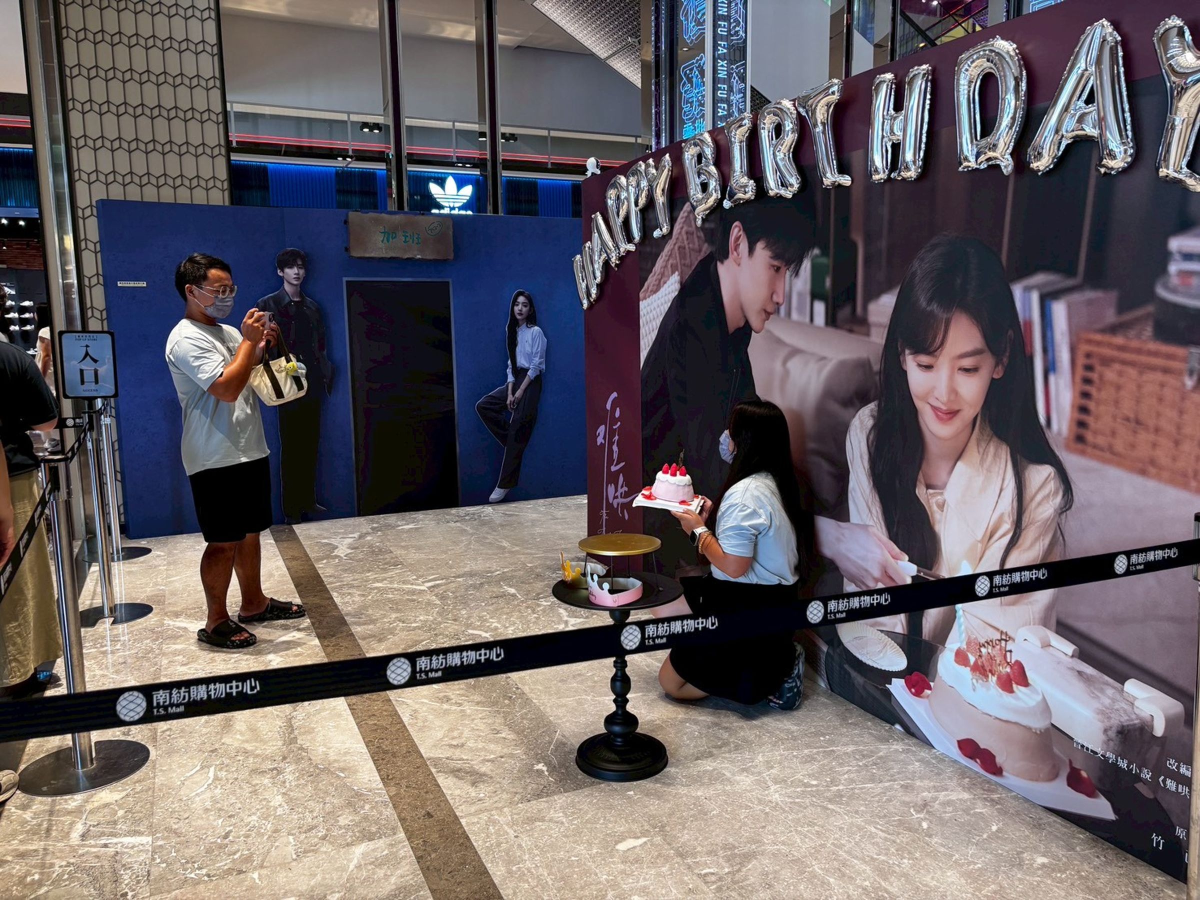 「難哄快閃店」今在台南登場，吸引不少劇迷前往。（難哄快閃店提供）