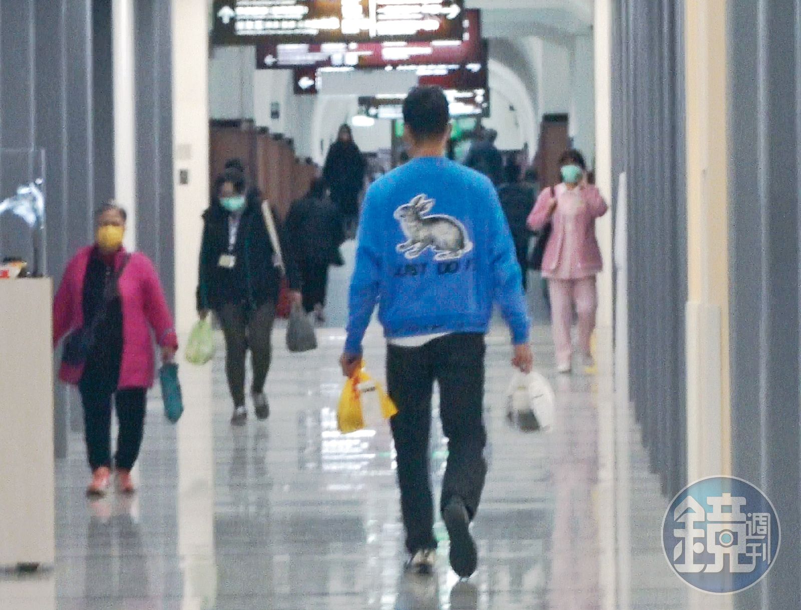 去年阮經天頻繁進出醫院,陪母親走完人生最後一程