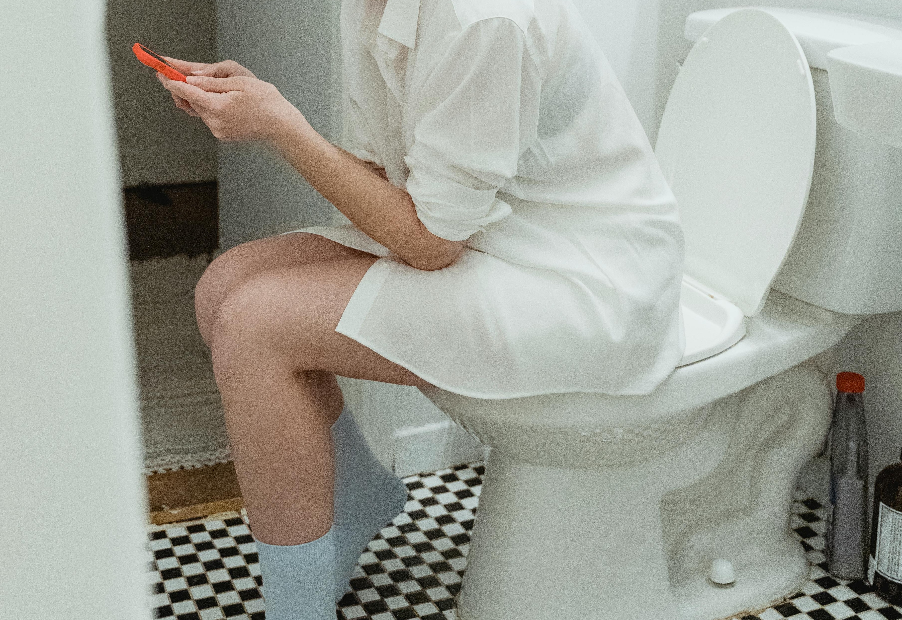 腎臟科醫師示警，如果尿液泡泡像生啤酒且久久不會消失，可能是腎臟正在求救，須馬上就醫，圖為示意圖。（翻攝自Pexels圖庫）