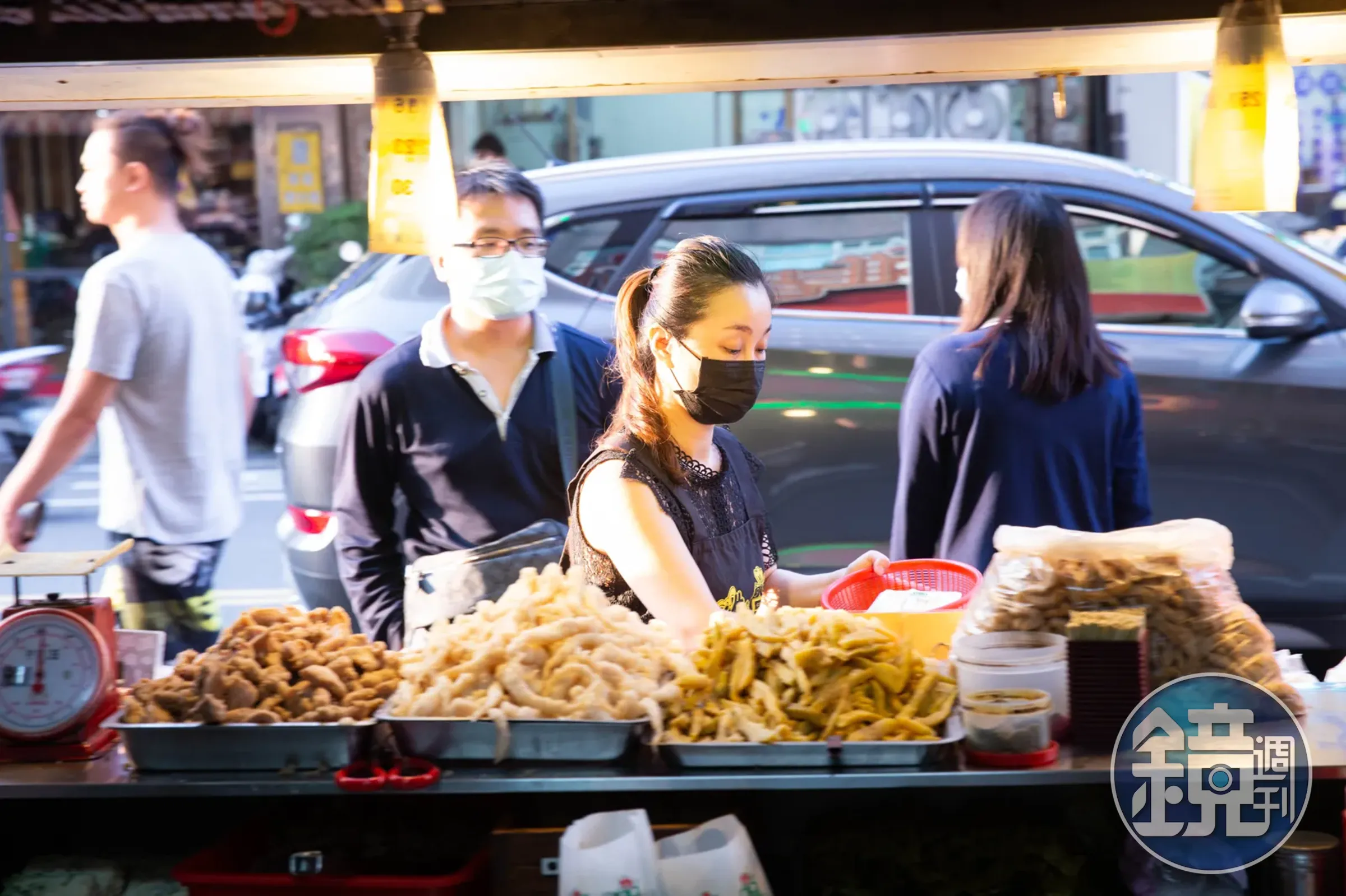 網友透露用紙袋裝鹹酥雞外帶，可維持炸物酥脆口感。（示意圖，本刊資料照）