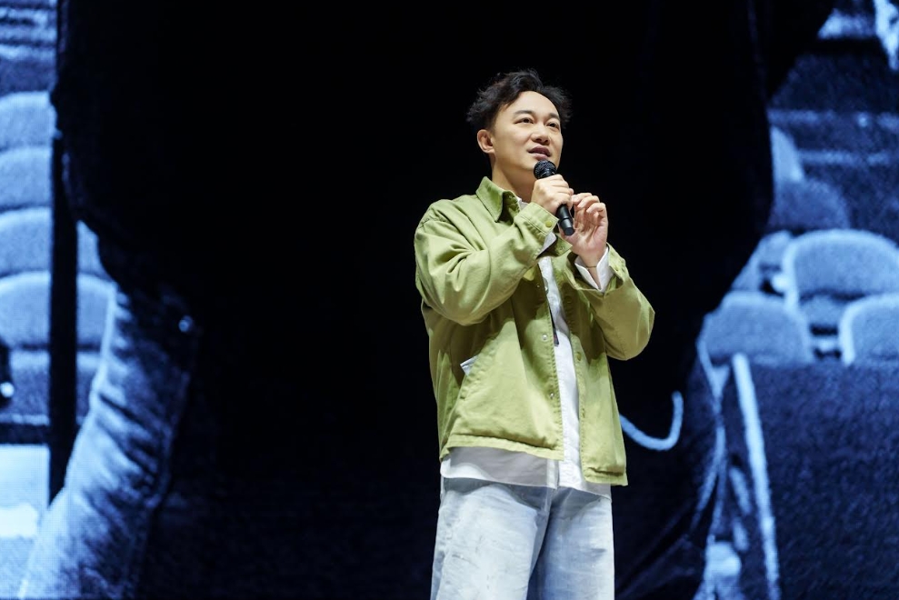 Eason早於杭州站開始，出現精神上問題， 情緒病無情突襲，確診「焦慮症」。（環球唱片提供）