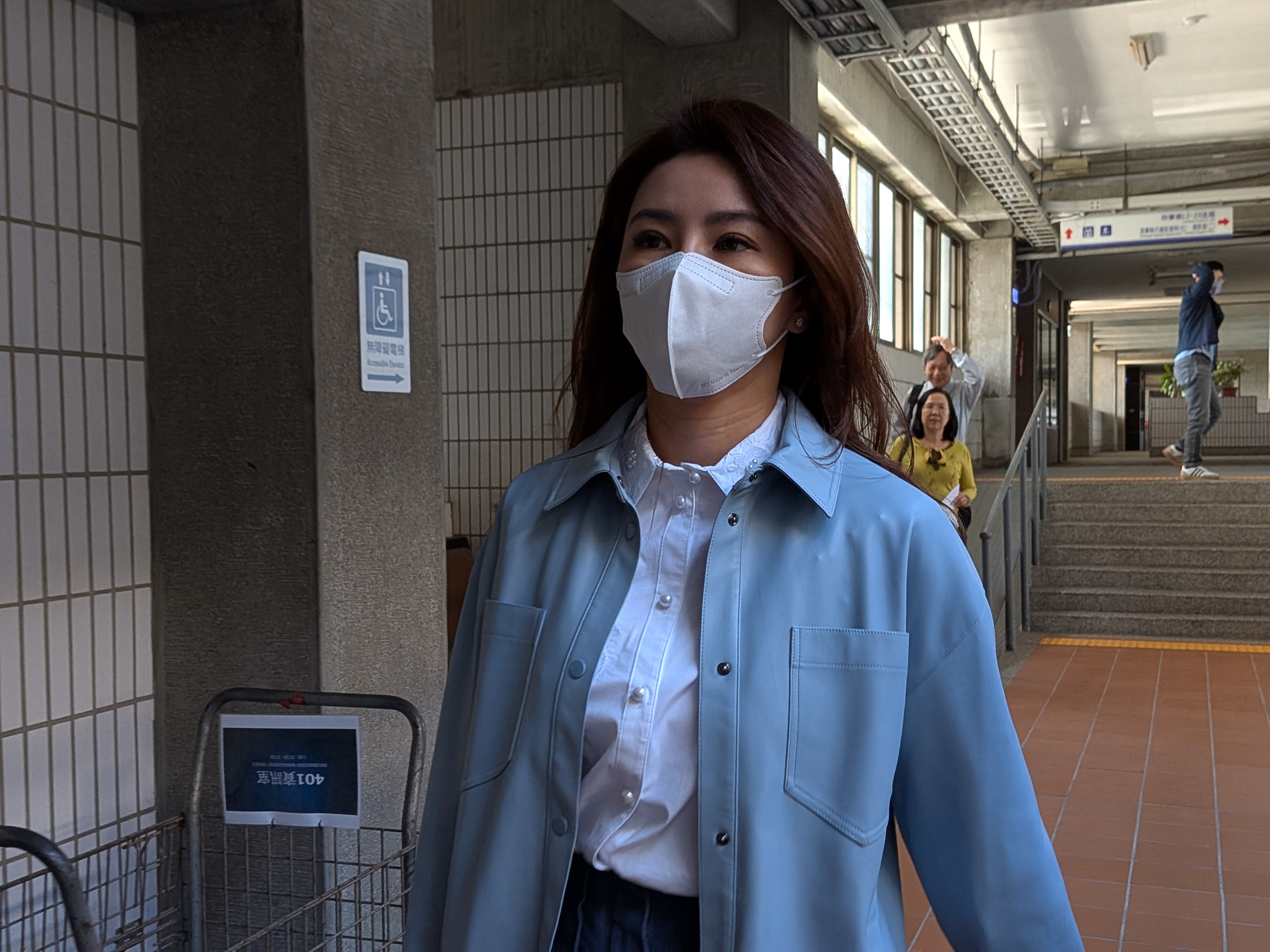 被告美女董座徐培菁。