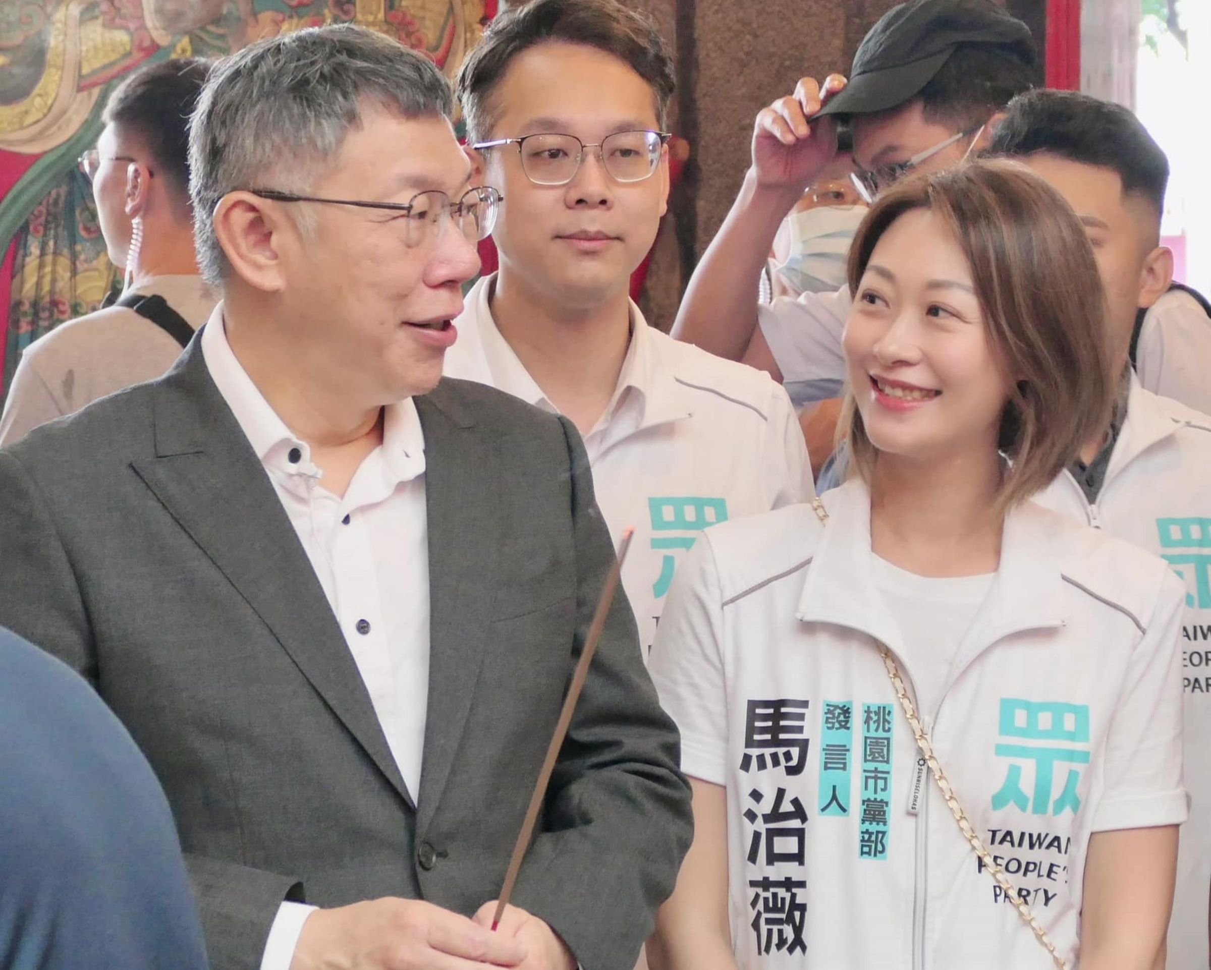 曾與民眾黨前主席柯文哲合影的民眾黨前桃園市黨部發言人馬治薇，以中國資金選立委遭判2年8月。（翻攝自馬治薇臉書）