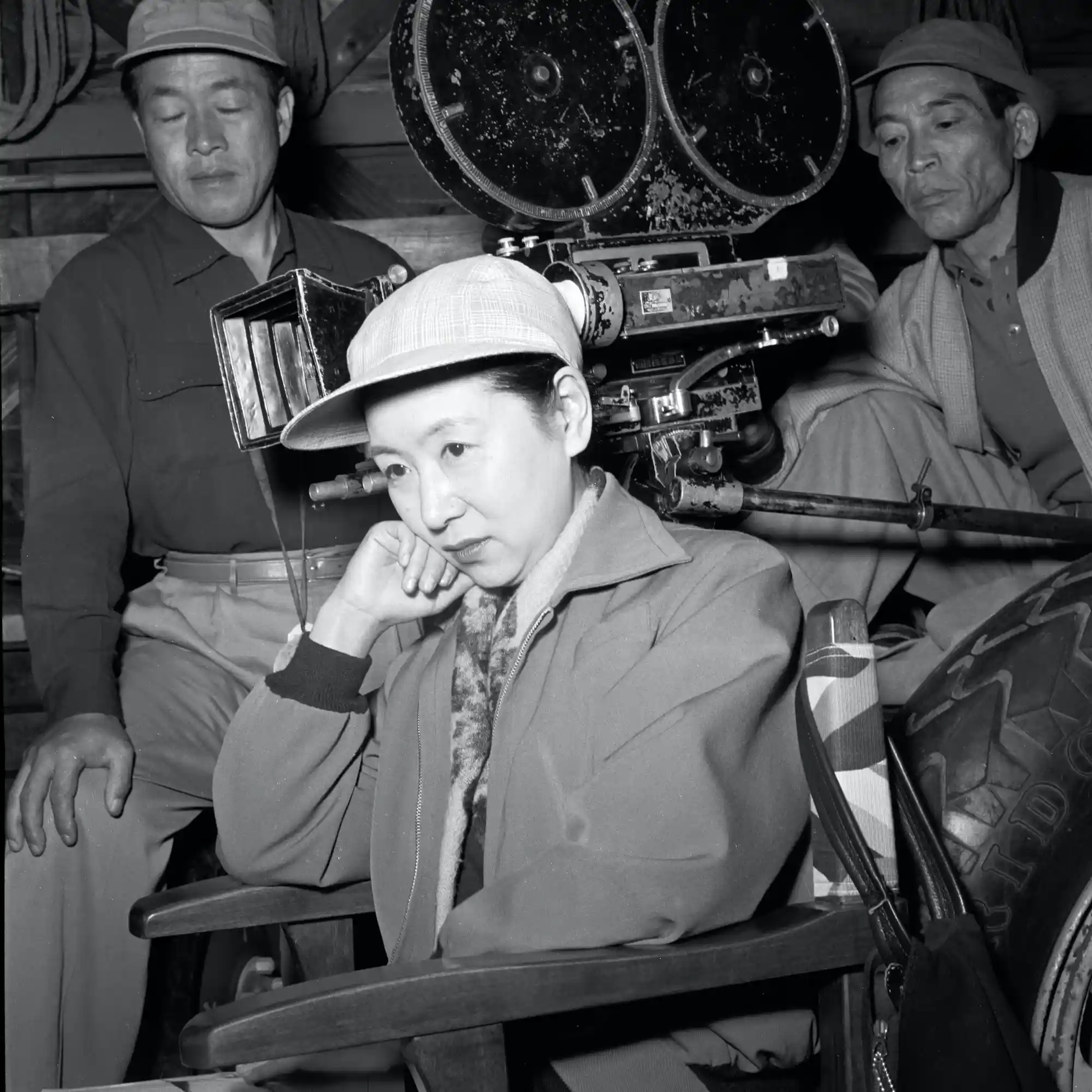 田中絹代（中）是戰後日本黃金電影年代唯一活躍的女性導演。（國家影視聽中心提供，日本國立映画資料館收藏，(c)Kokusai Hoei co.,ltd.）
