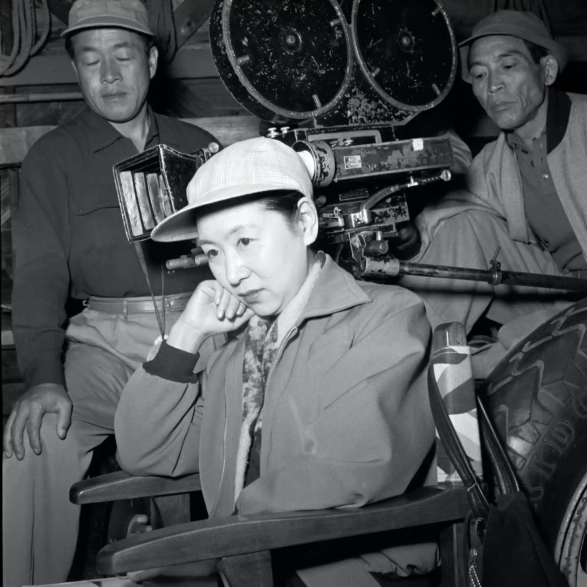 田中絹代（中）是戰後日本黃金電影年代唯一活躍的女性導演。（國家影視聽中心提供，日本國立映画資料館收藏，(c)Kokusai Hoei co.,ltd.）