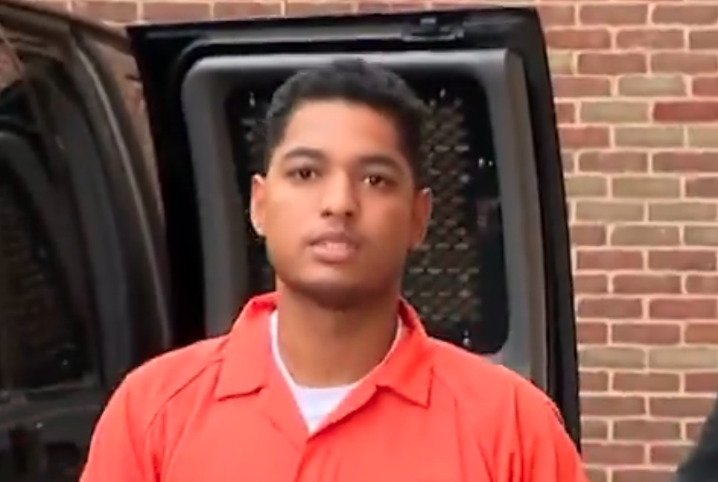 28歲的佛羅倫斯(Reggie Florence)透過交友軟體約出受害者,謊稱要替對方按摩,結果從背後突襲狂砍。(翻攝自X@News12WC)