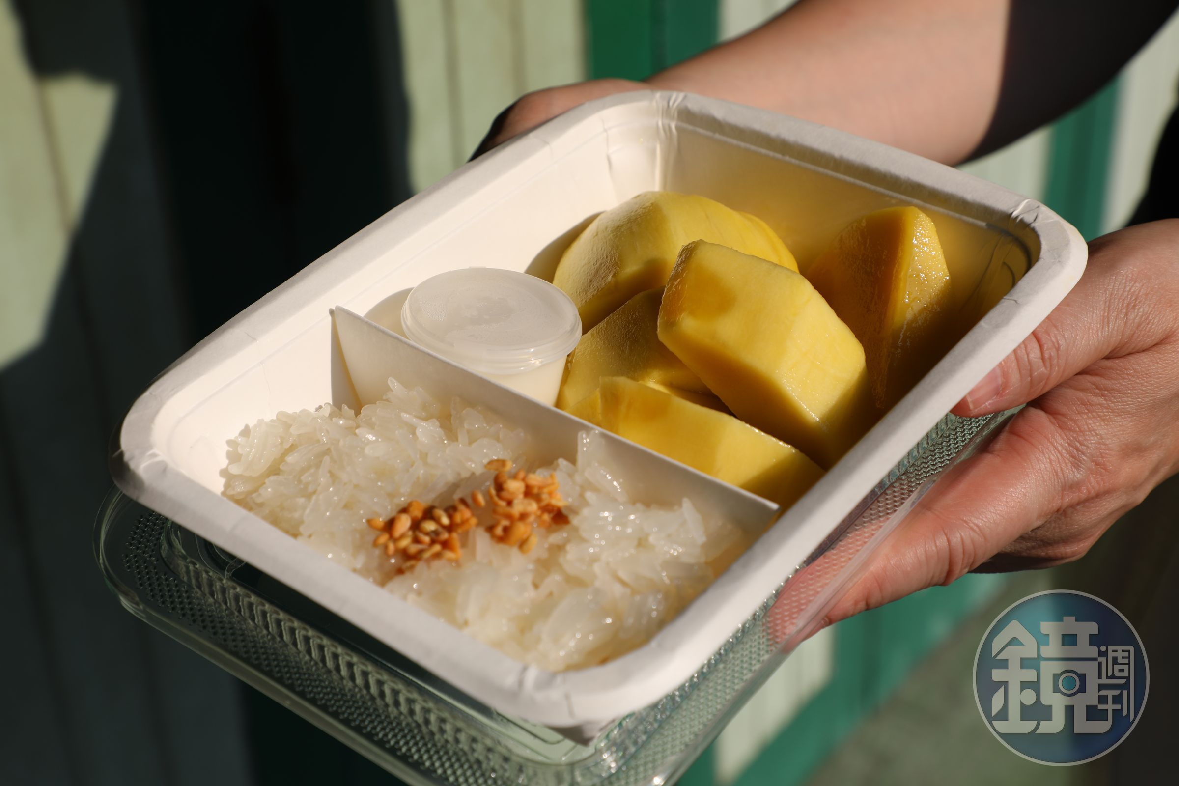 有米其林加持後，「芒果糯米飯」包裝非常有質感。（125泰銖／份，約NT$110）